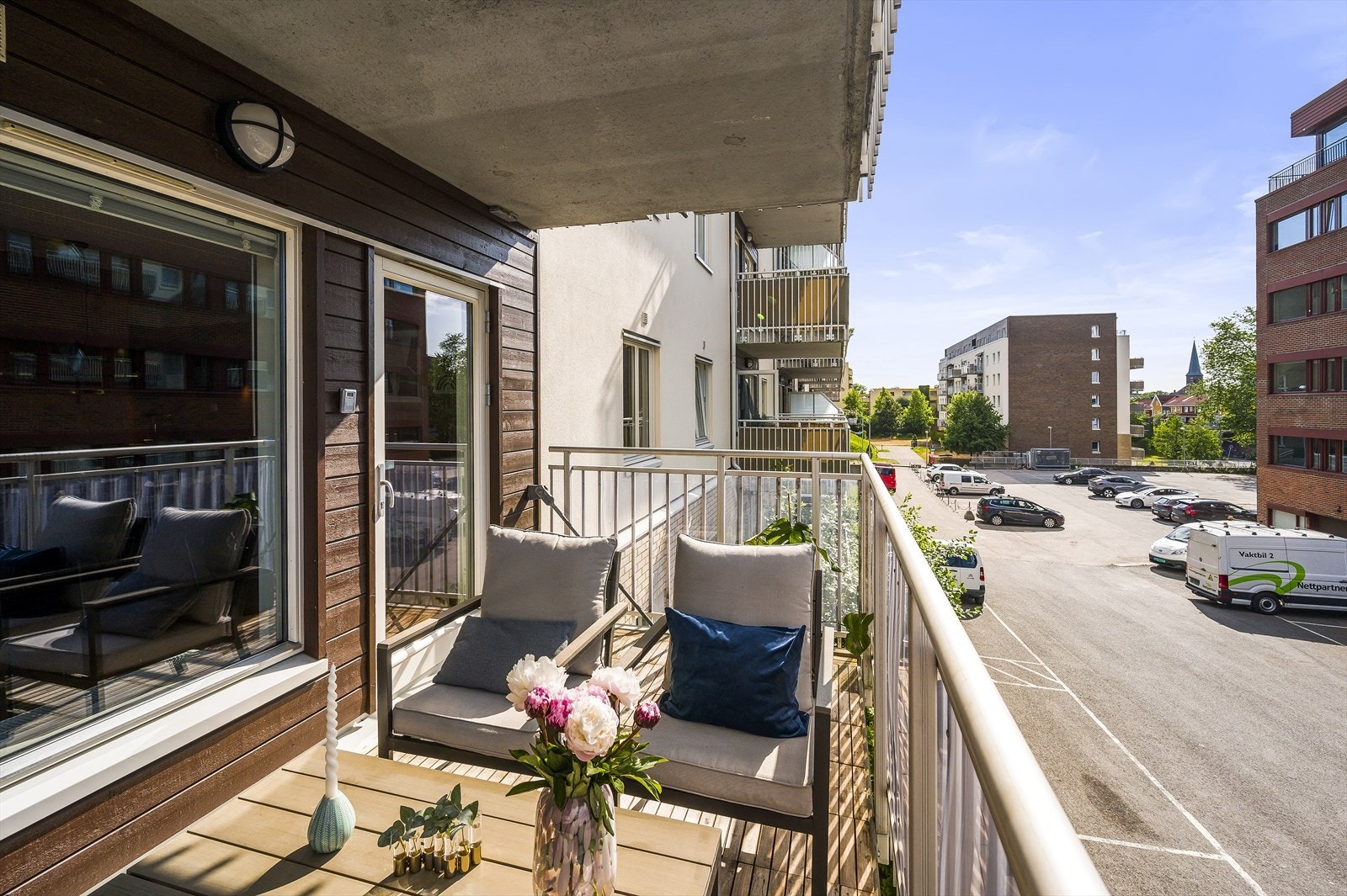 På sommerstid kan solen nytes på balkongen fra ca. kl. 15:30-19:00 Galleribilde