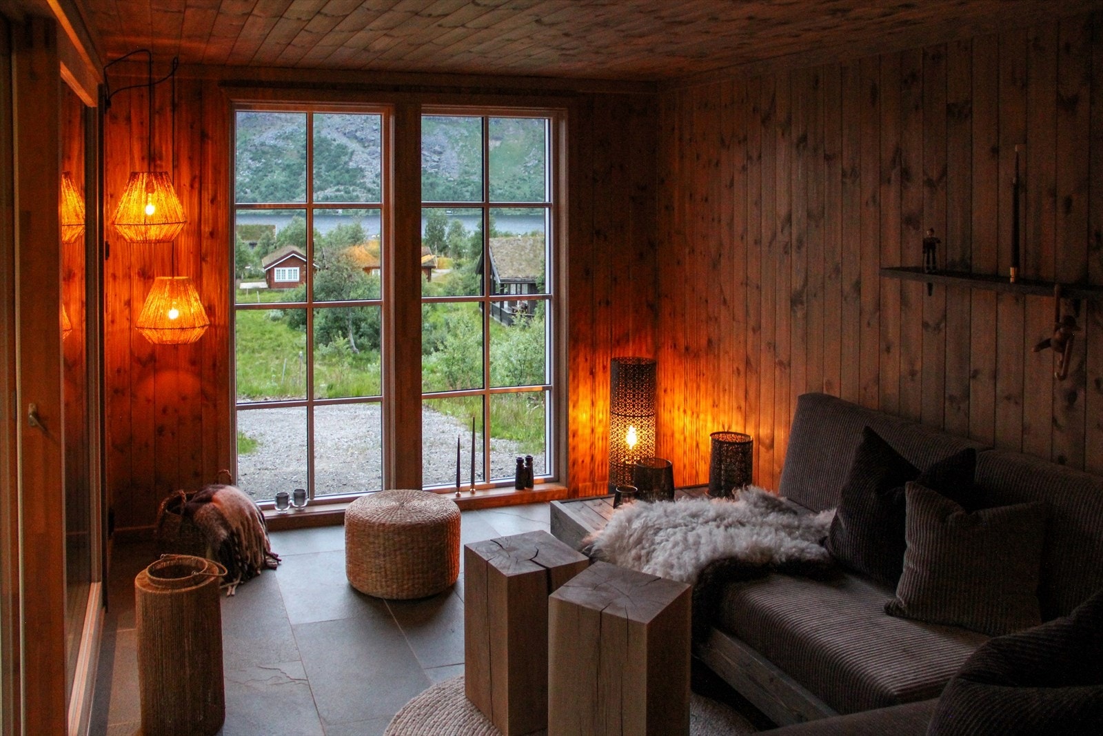 Fullisolert vinterhage. Galleribilde