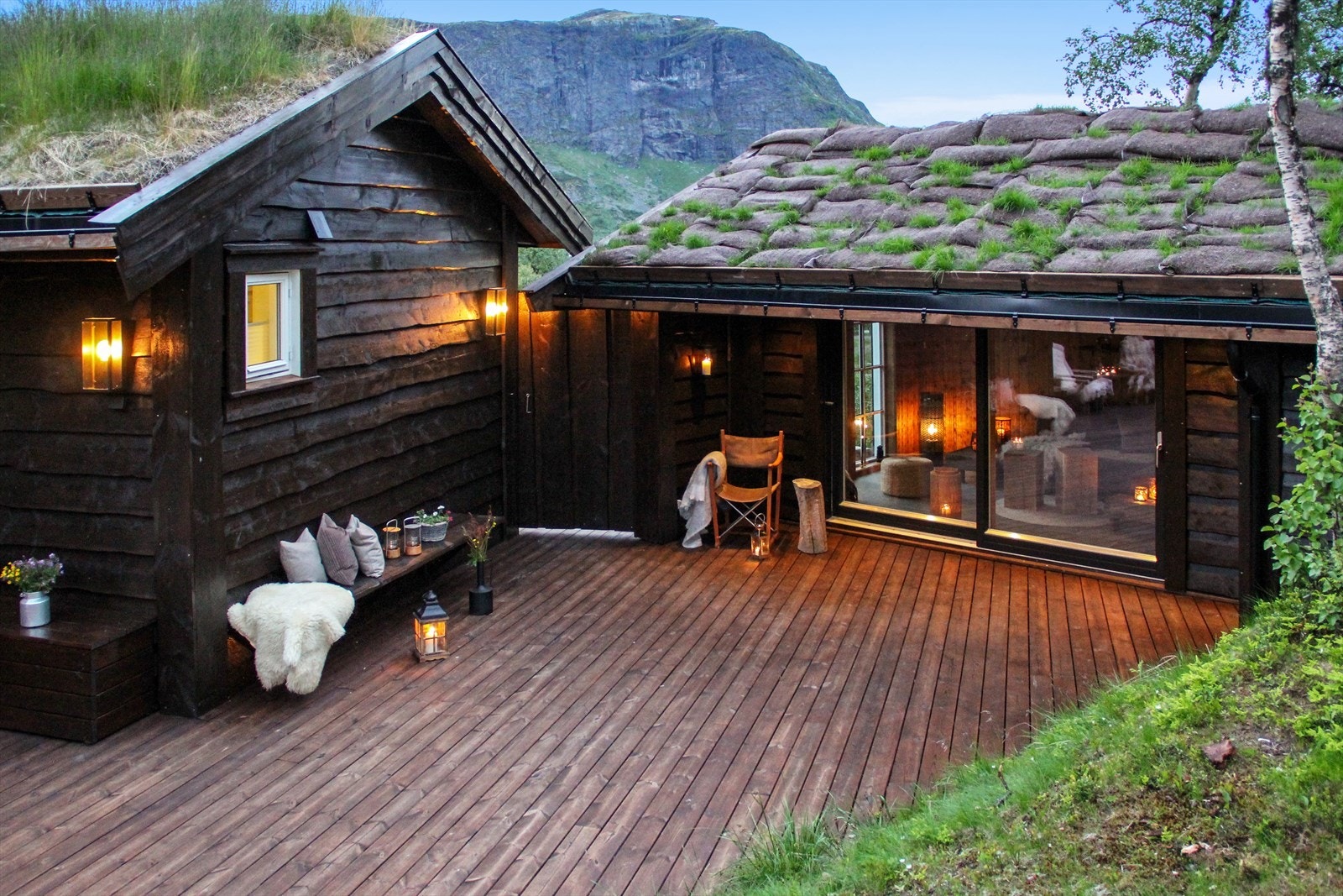 Hytten er stor og innholdsrik, med blant annet utvendig vinterhage, bod og garasje. Galleribilde