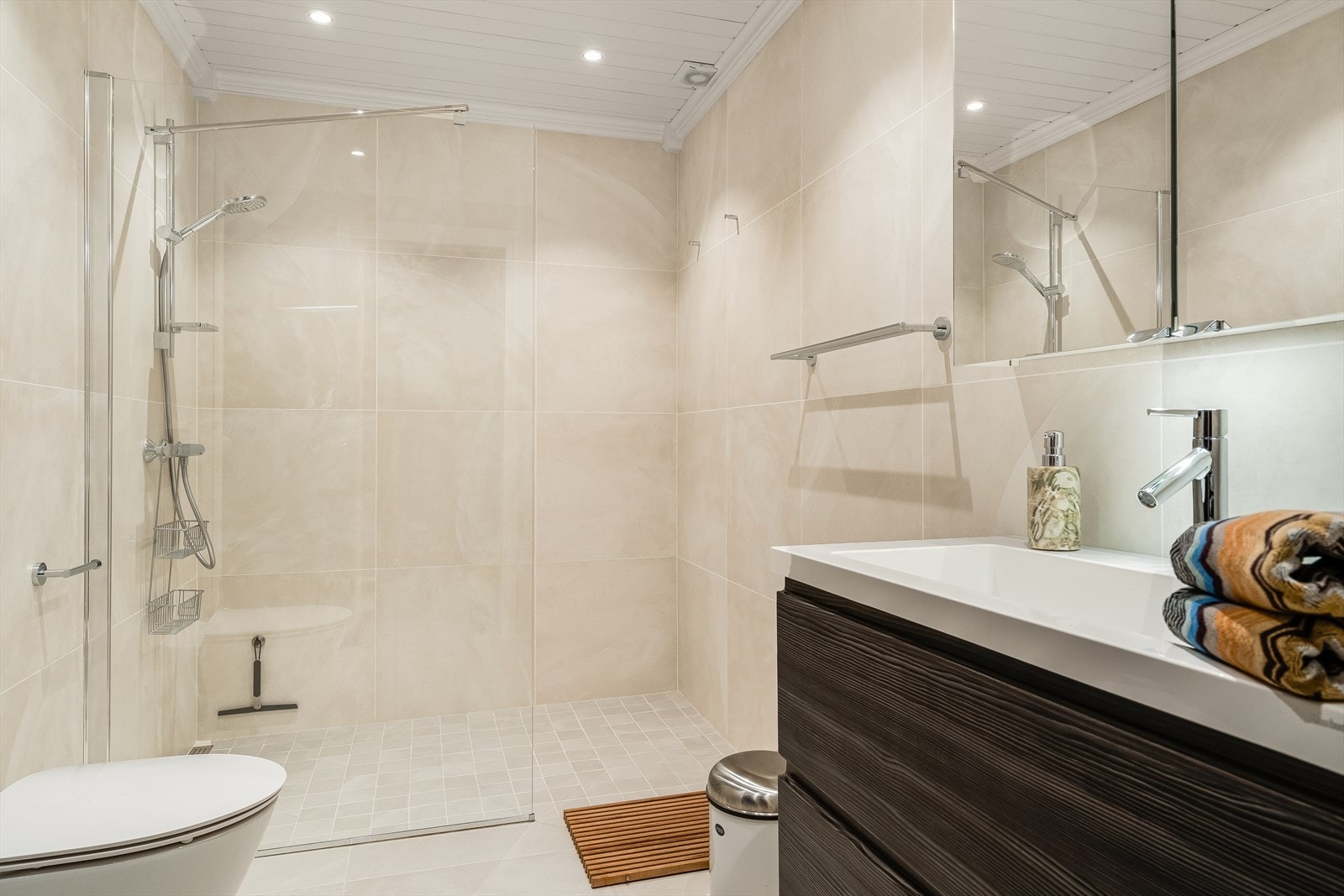 Badet ligger ved hovedsoverommet. Galleribilde