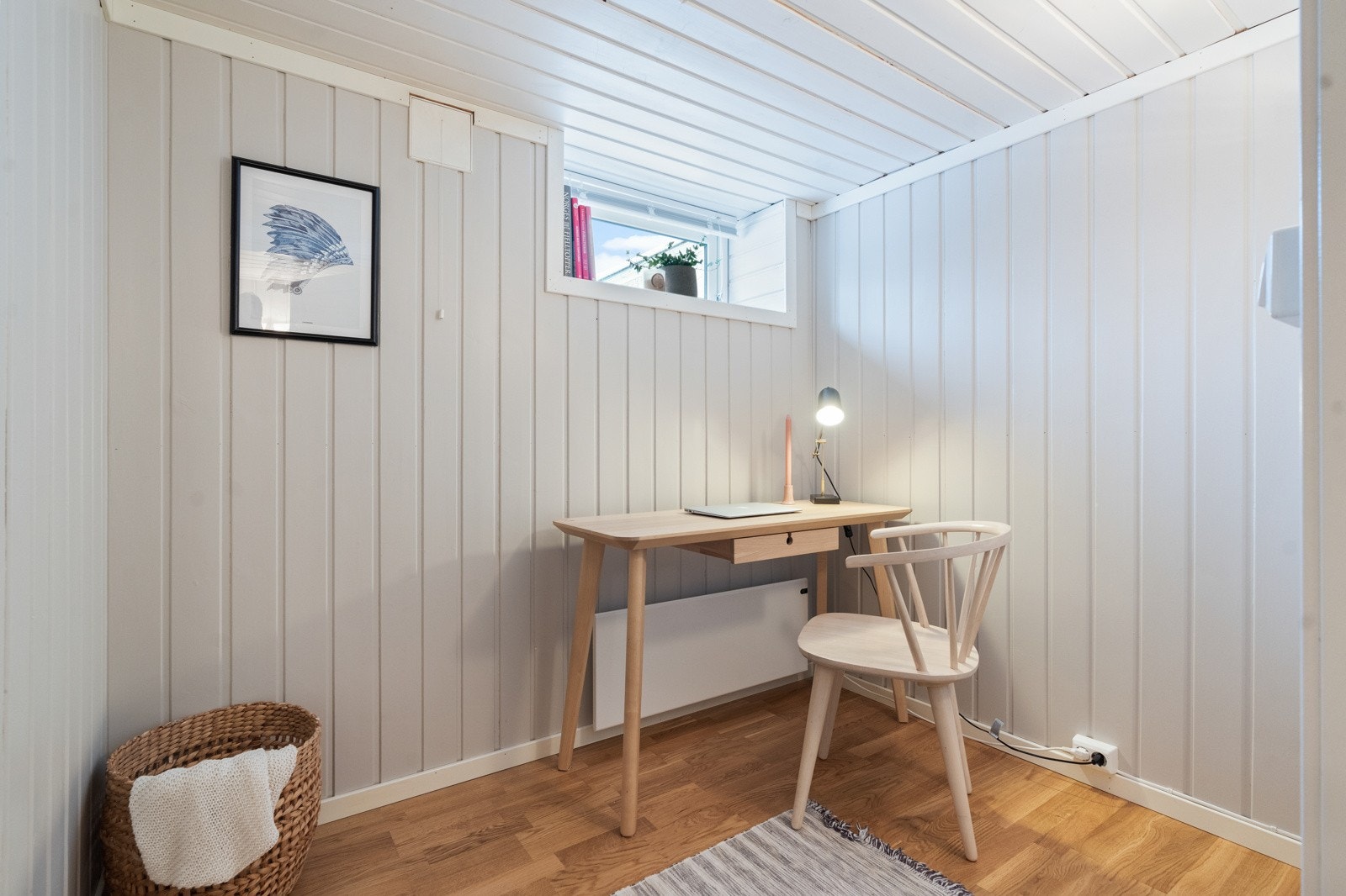 En av kjellerbodene er i dag innredet som kontor. Galleribilde