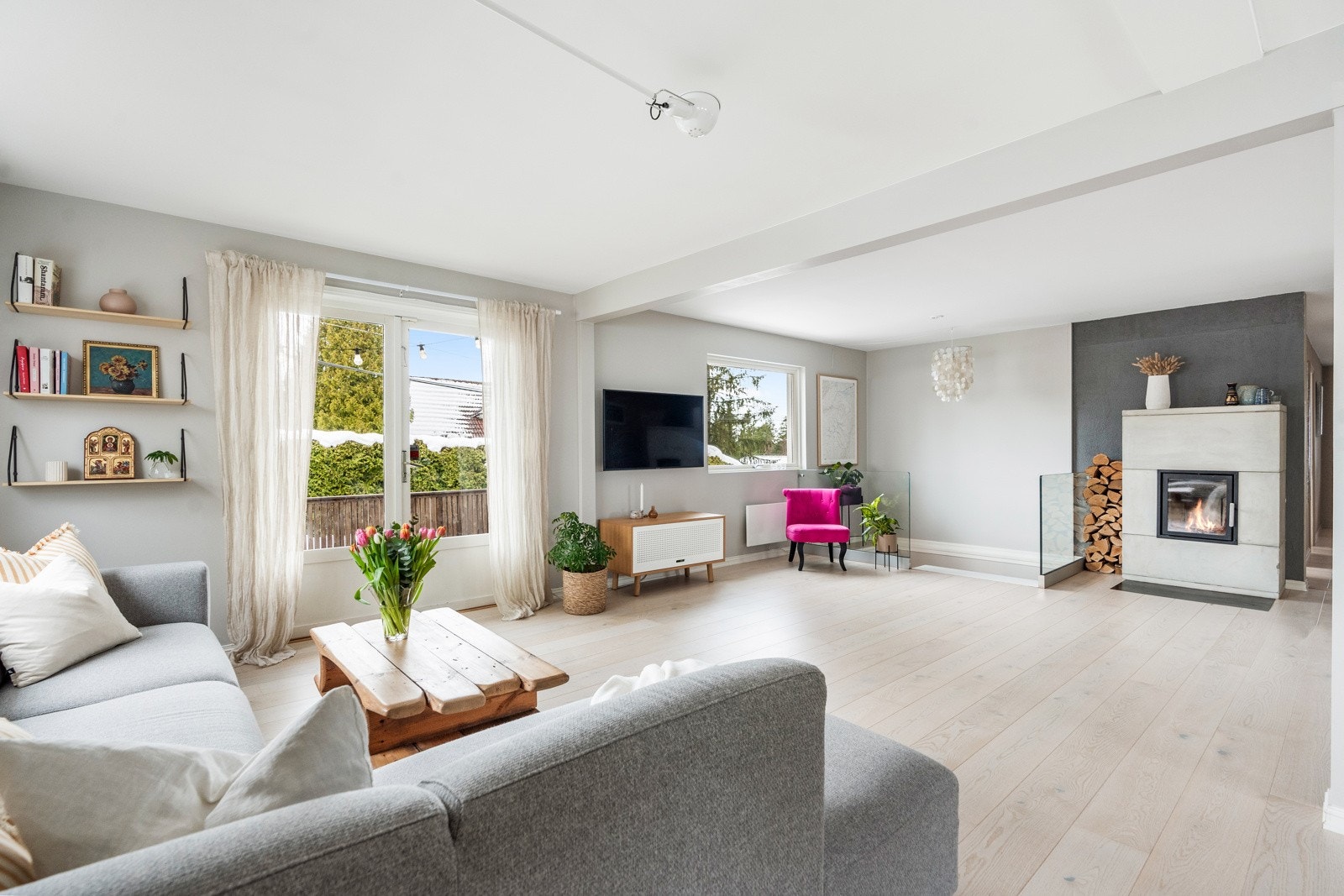 Her er det massevis av plass for å invitere familie og venner til hyggelige sammenkomster. Galleribilde