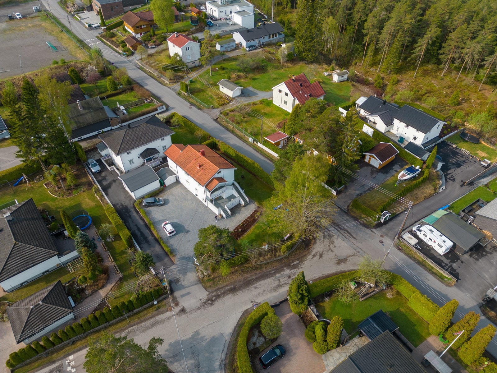 Boligen har en flott beliggenhet på Røykås med 50 m til markagrensen. Galleribilde
