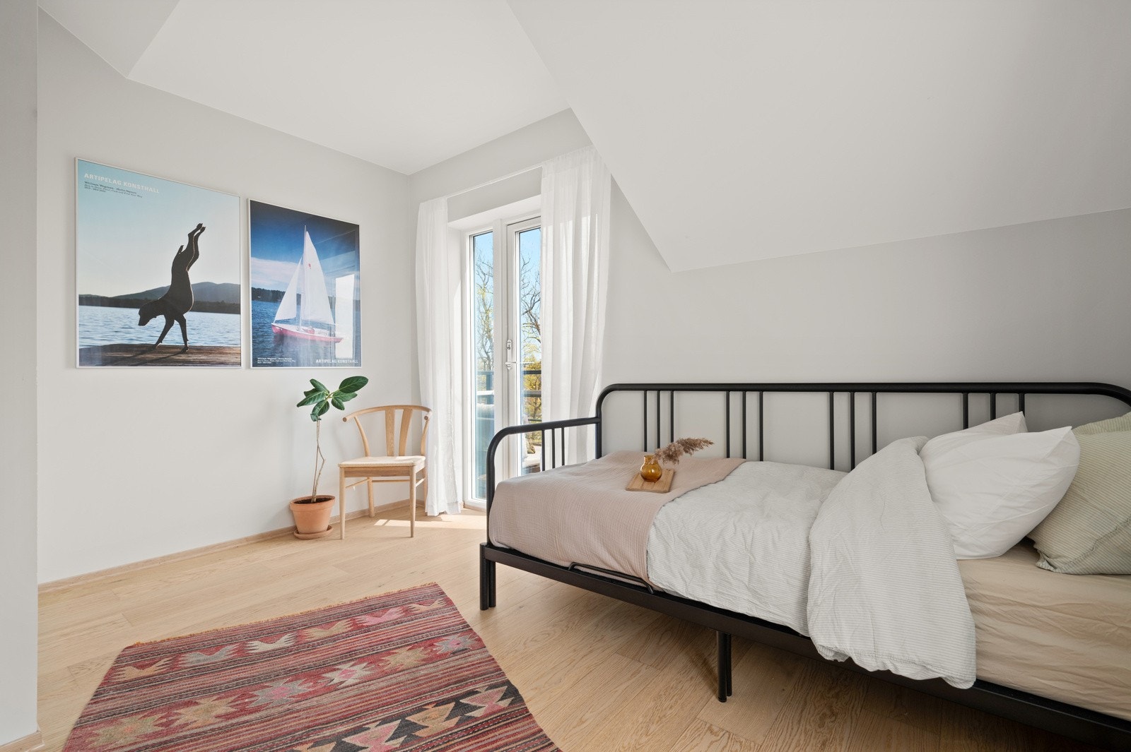 Det er 3 gode soverom i boligen. Galleribilde