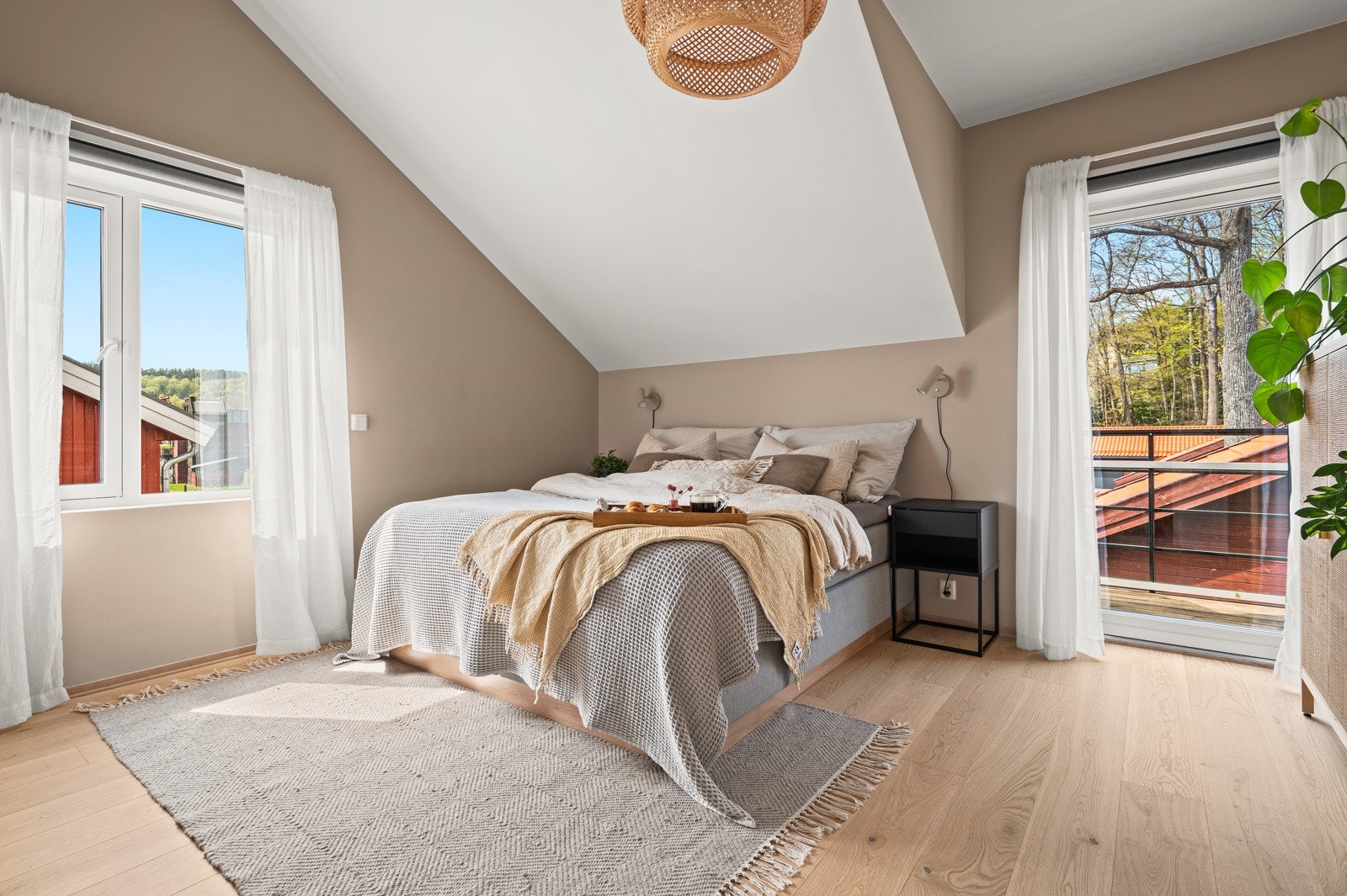 Flott hovedsoverom med god plass til dobbeltseng. Galleribilde