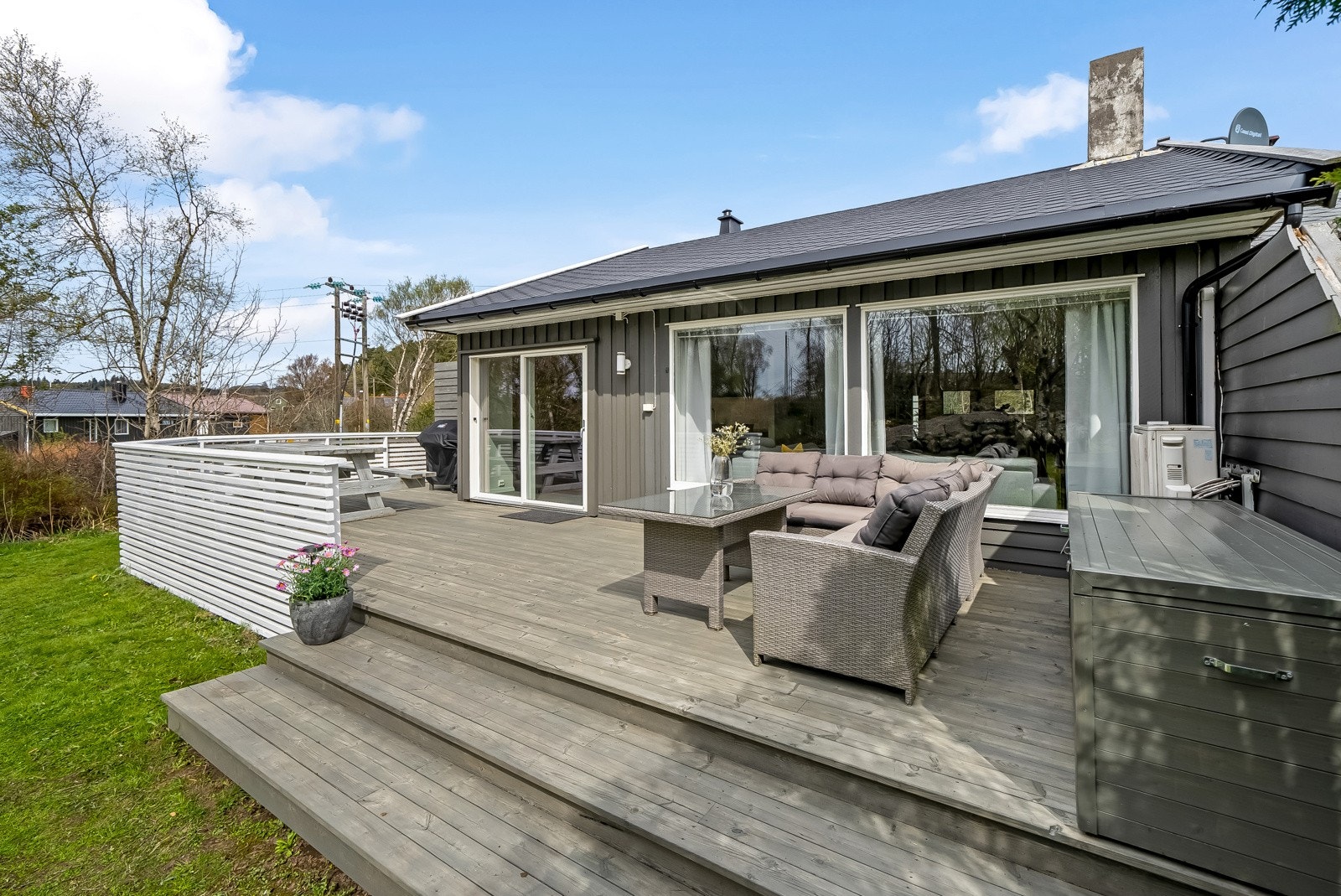 Solrik og usjenert terrasse Galleribilde