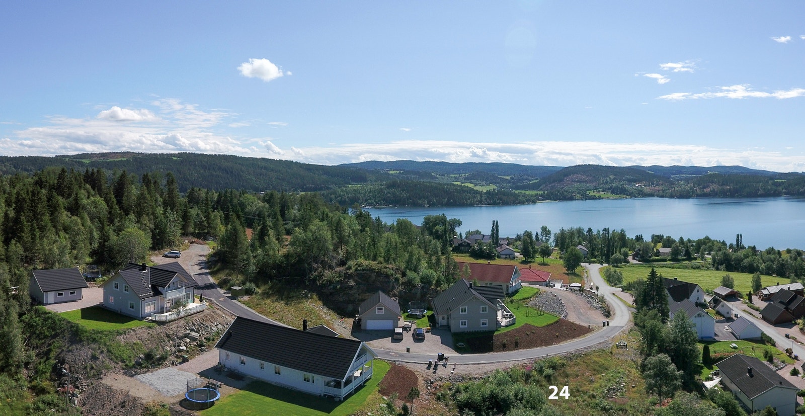 Fortsatt utsikt mot sør hvor vi vrir bildeutsnitt litt mot øst Galleribilde