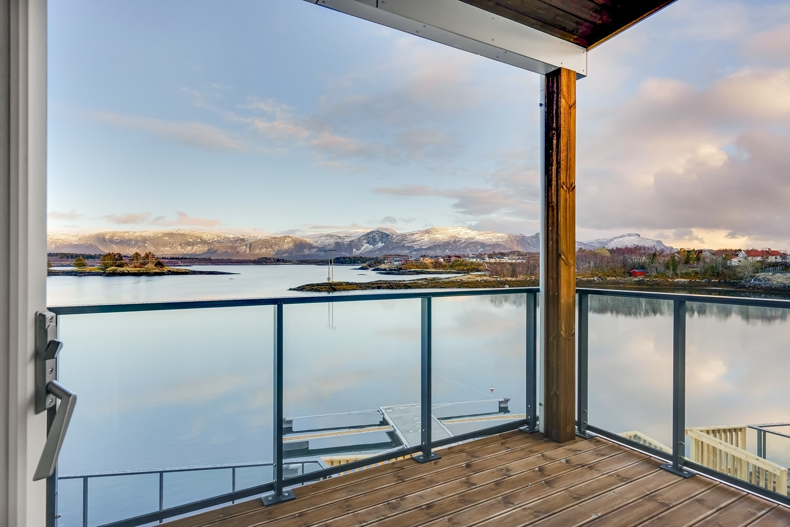 Utsikt fra terrasse i 2. etg. Galleribilde
