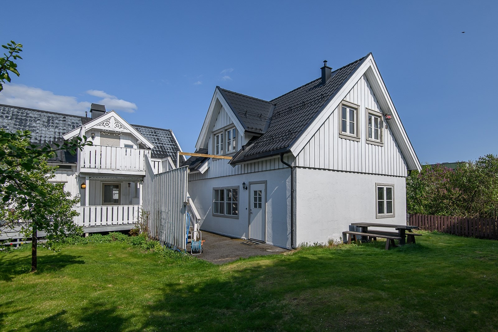 Romslig innredet garasje. Denne er ikke godkjent av bygningsmyndighetene Galleribilde