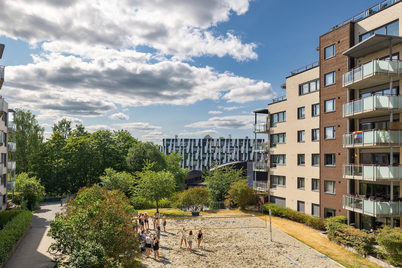Populært nabolag i Nydalen med egen beachvolleyball bane. Galleribilde