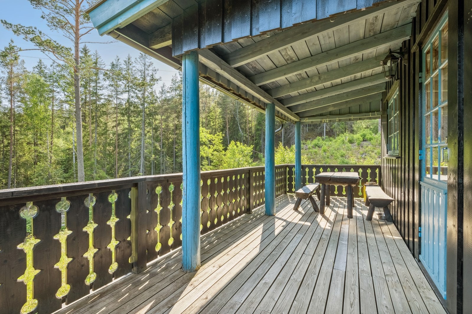 Delvis overbygd veranda, hvor fine dager kan nytes! Galleribilde