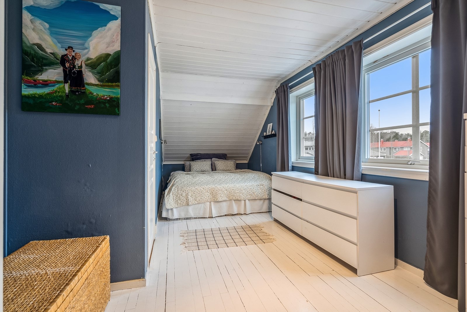 Boligen har en fin planløsning med 3(4) soverom. 3 godkjente soverom ligger fint plassert i 2. etasje. Galleribilde