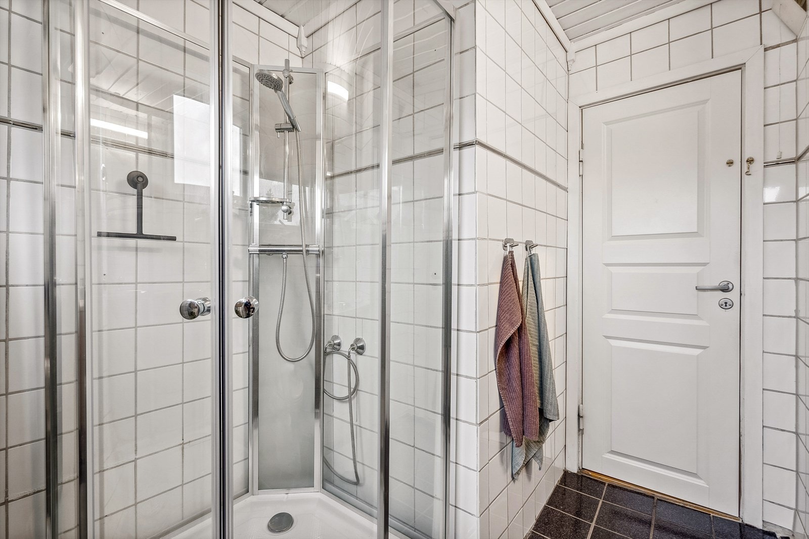 Badet er pusset opp i 2002 og med nytt kabinett fra 2022. Galleribilde