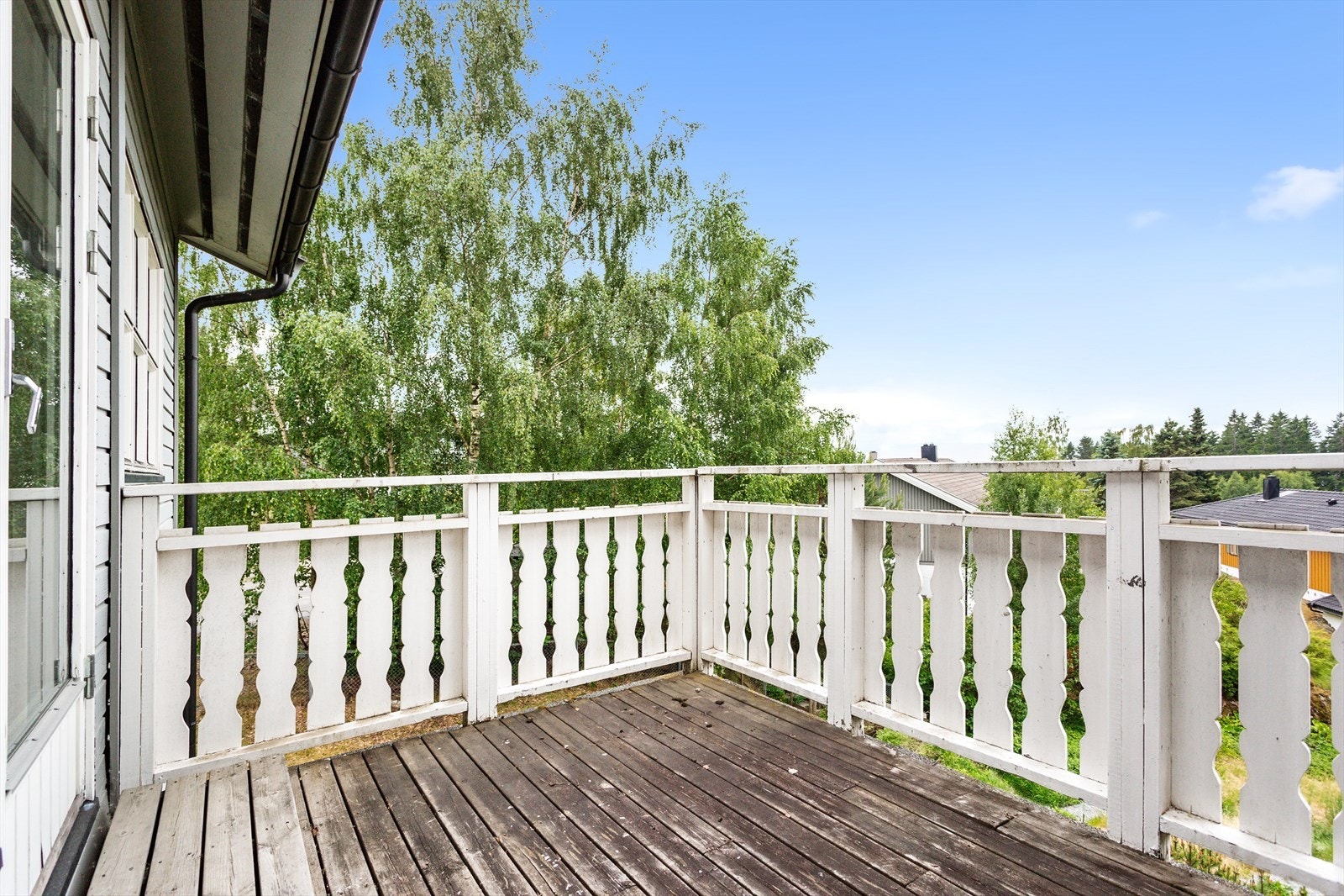 Utgang fra stue til vestvendt balkong på ca. 6,5 m². Galleribilde