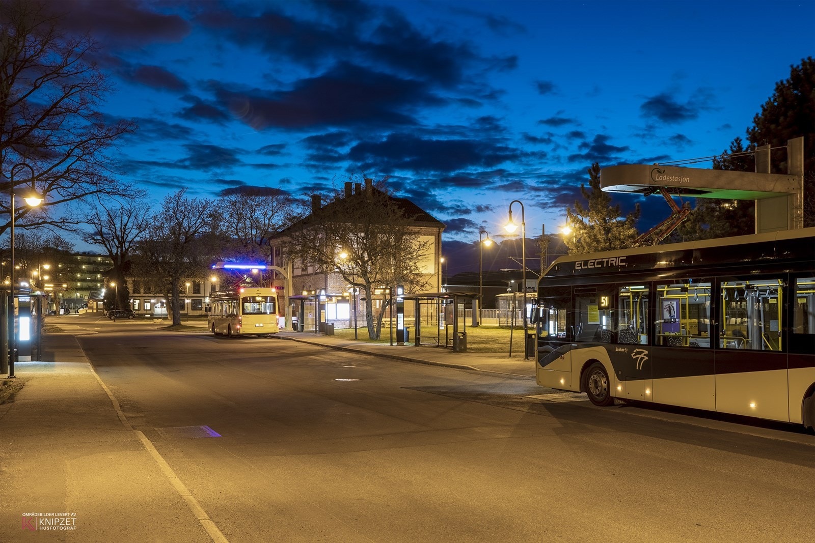 Kveldsstemning i byen Galleribilde