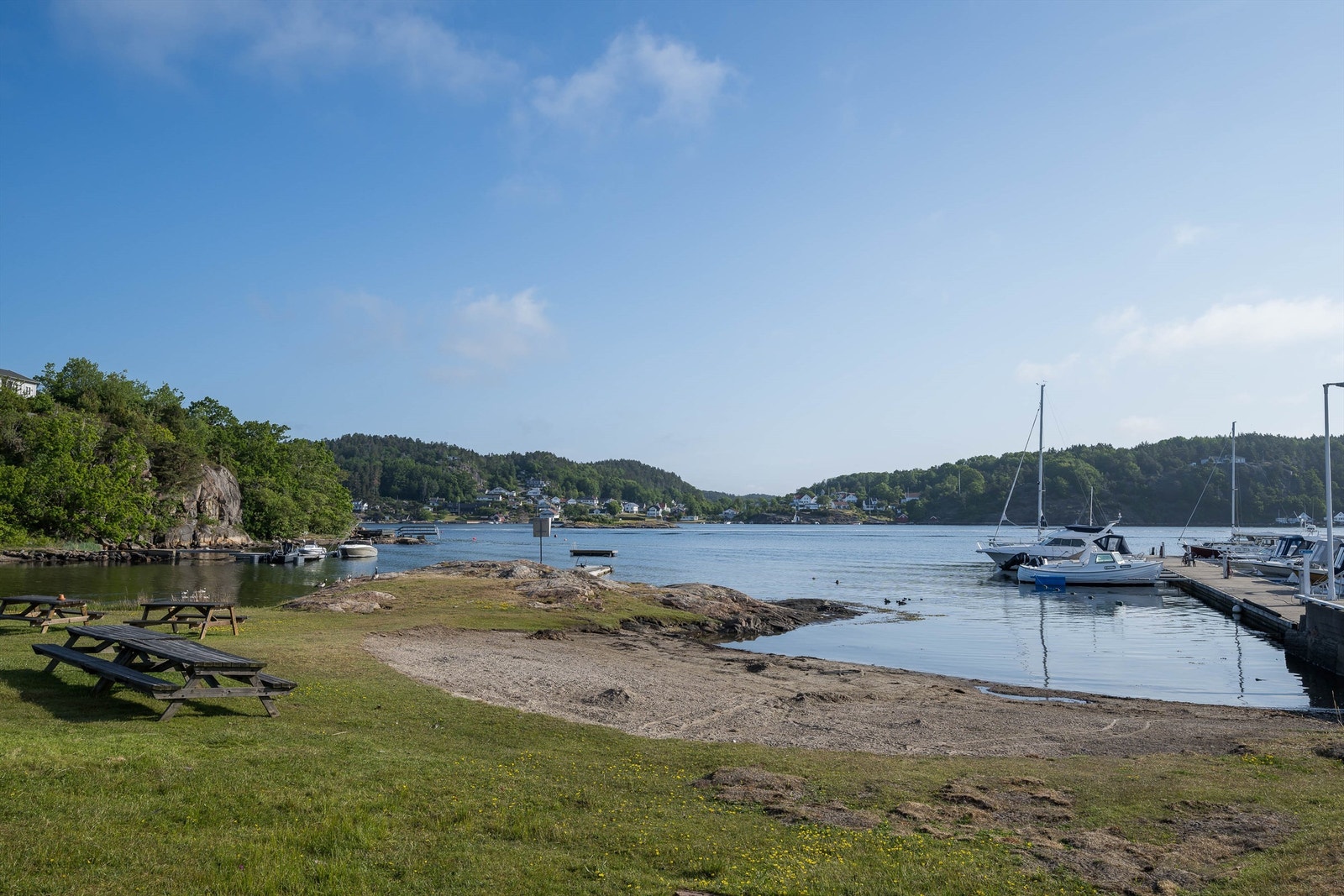 Her er du en gangavstand unna småbåthavnen på Kråkere og den koselige badestranden som ligger der. Galleribilde