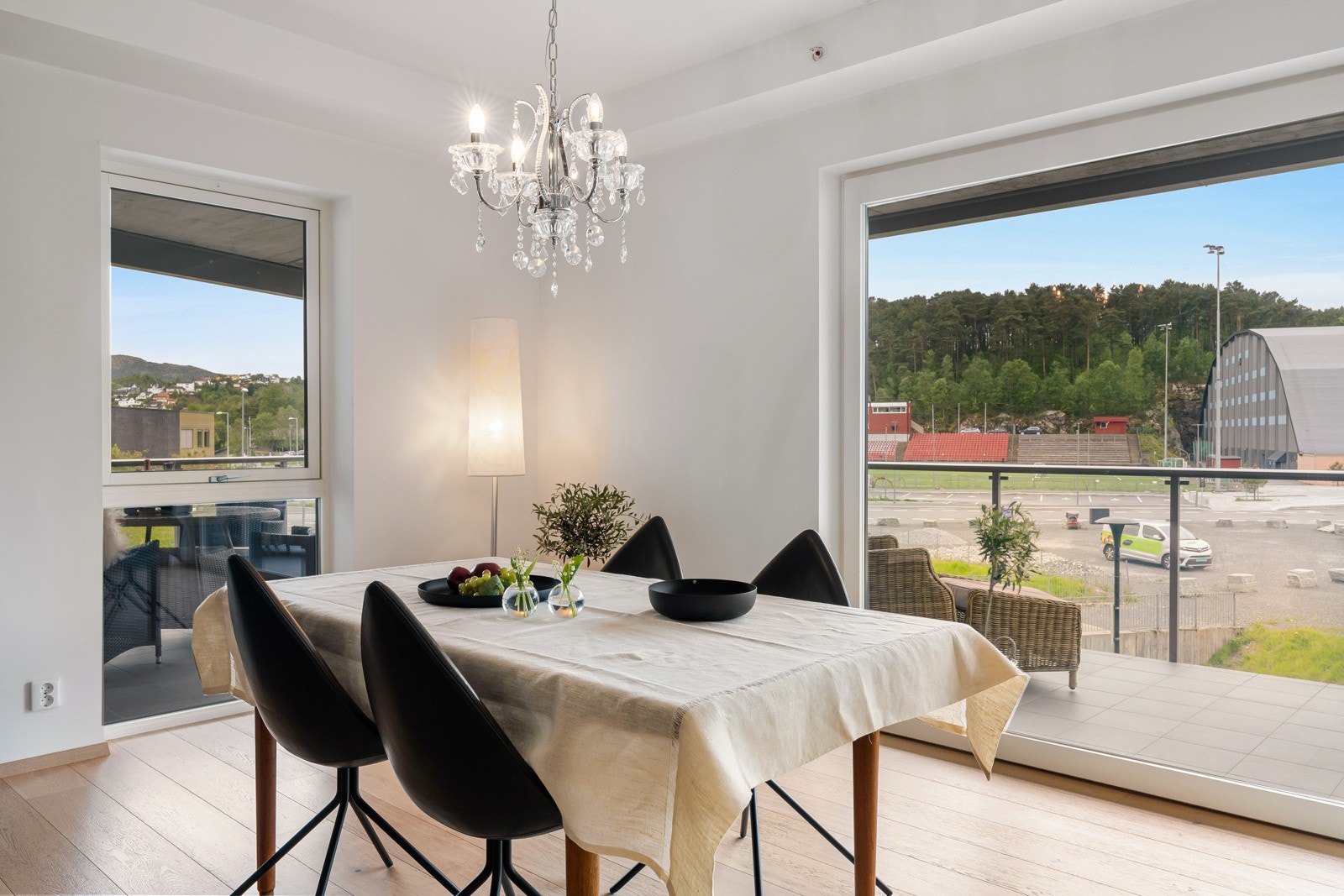 God spiseplass ved kjøkkenet. Galleribilde