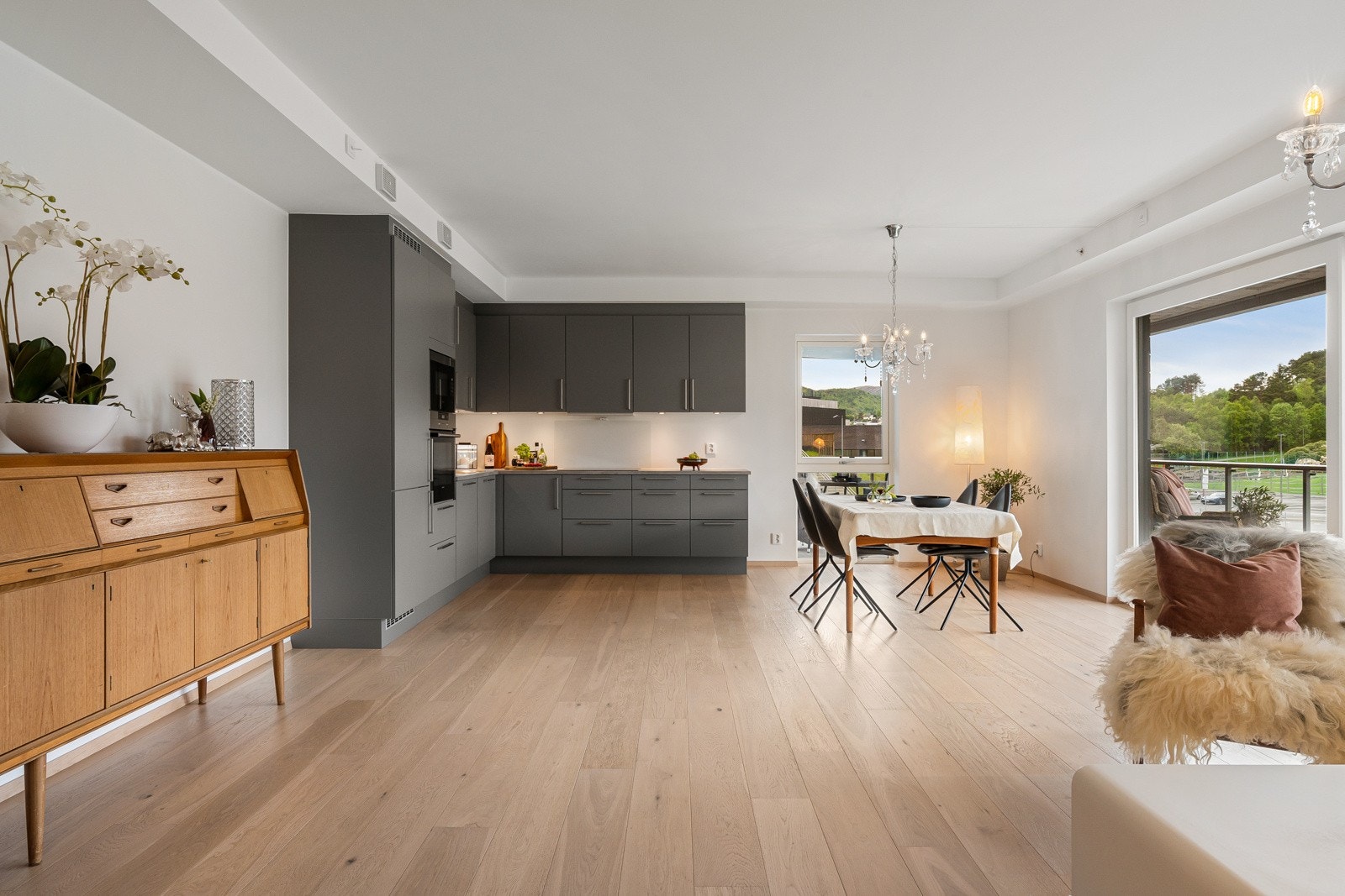 Stue og kjøkken er på over 42 m2. Galleribilde