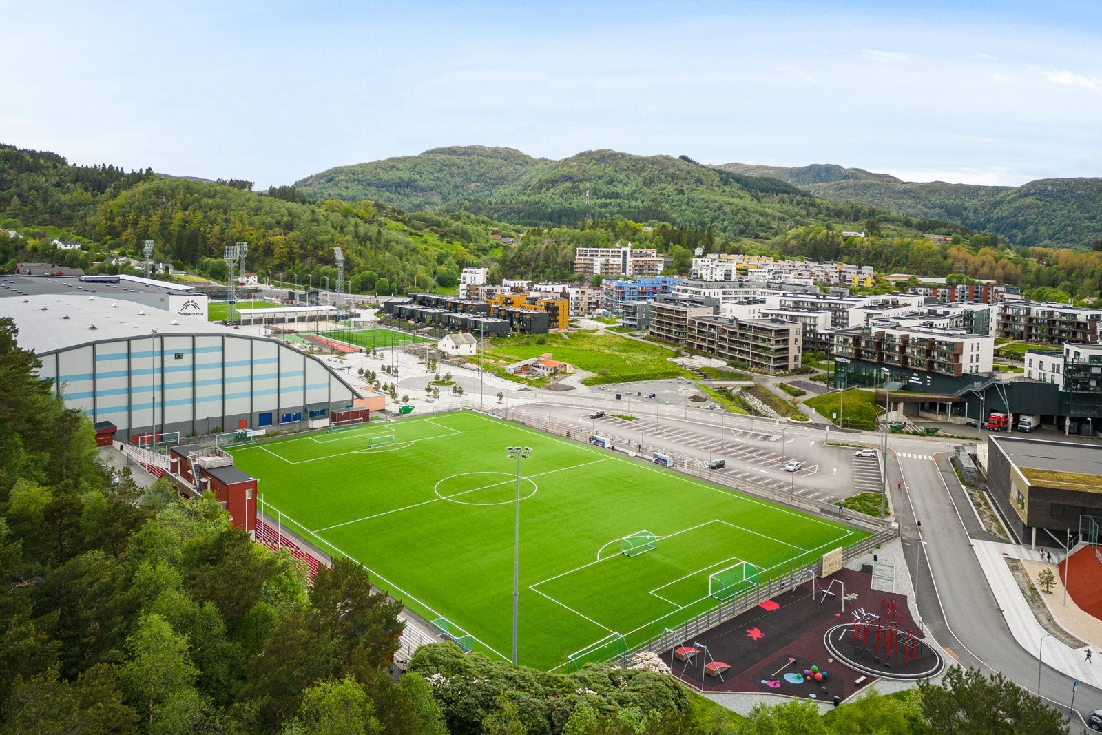 Like ved leiligheten finner man Åsane Arena, Vestlandshallen og Åsane stadion. Galleribilde