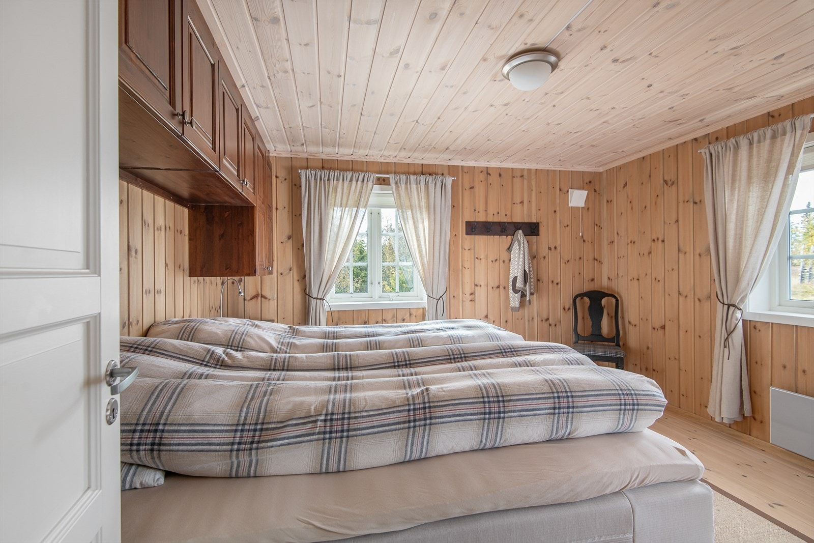 Hytta inneholder i alt 3 soverom av god størrelse Galleribilde