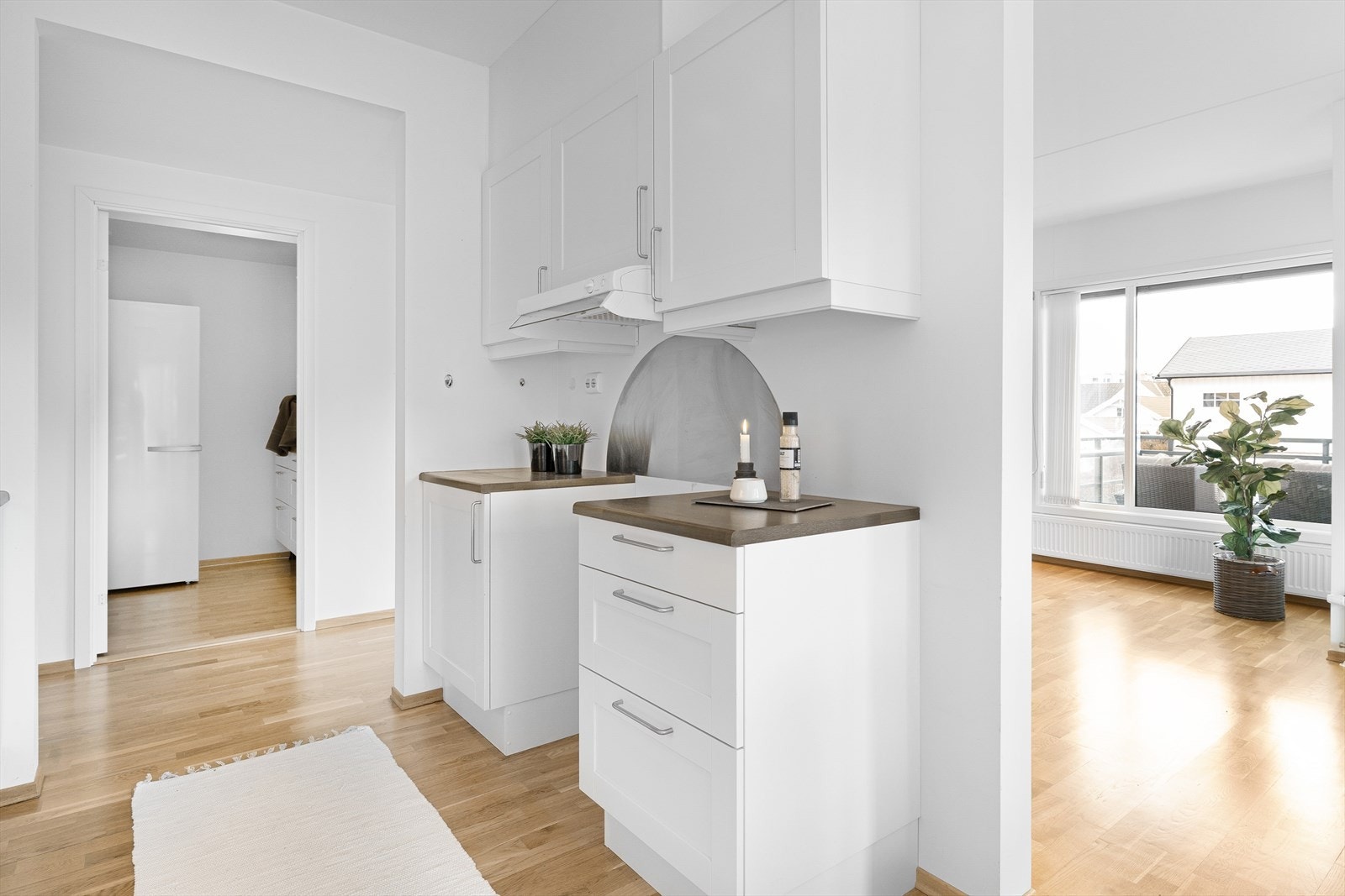 Plass for stekeovn, med ventilator over. Galleribilde