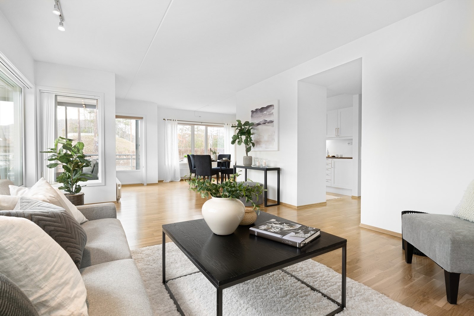 God plass til sofakrok og egen tv-vegg. Galleribilde