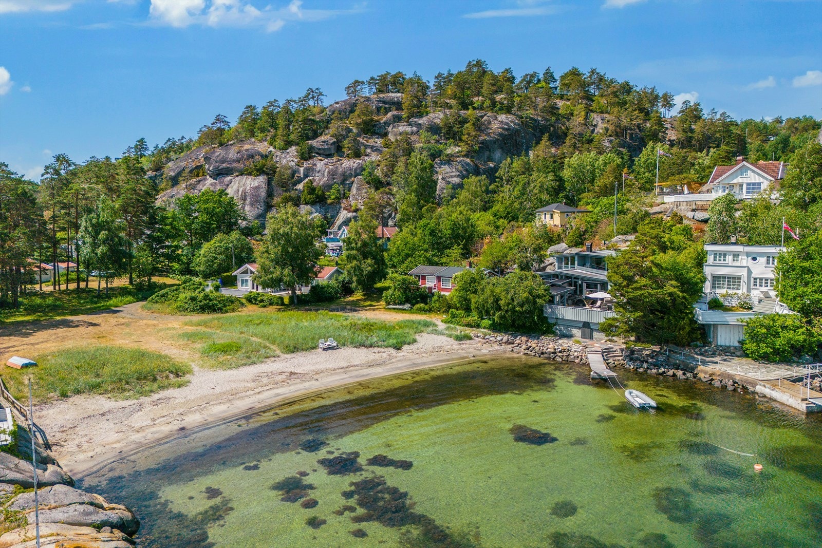 Velkommen til Rød 54 - en meget trivelig hytte med idyllisk beliggenhet. Galleribilde