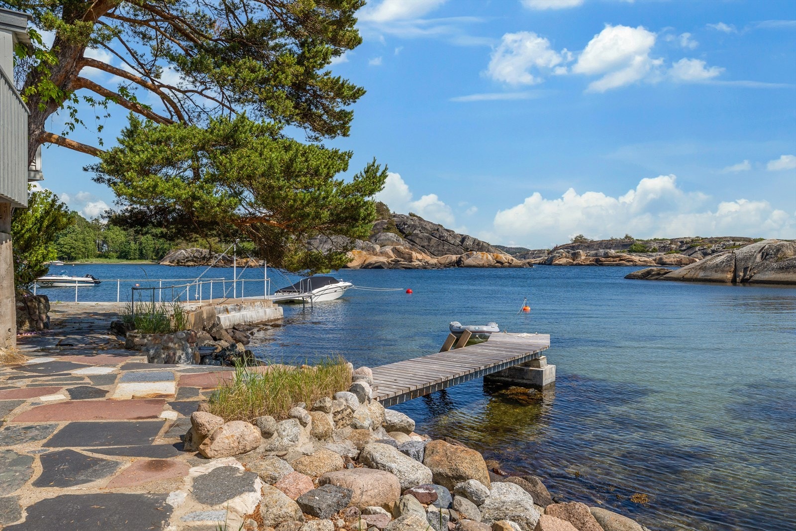 Brygga nedenfor hytta Galleribilde
