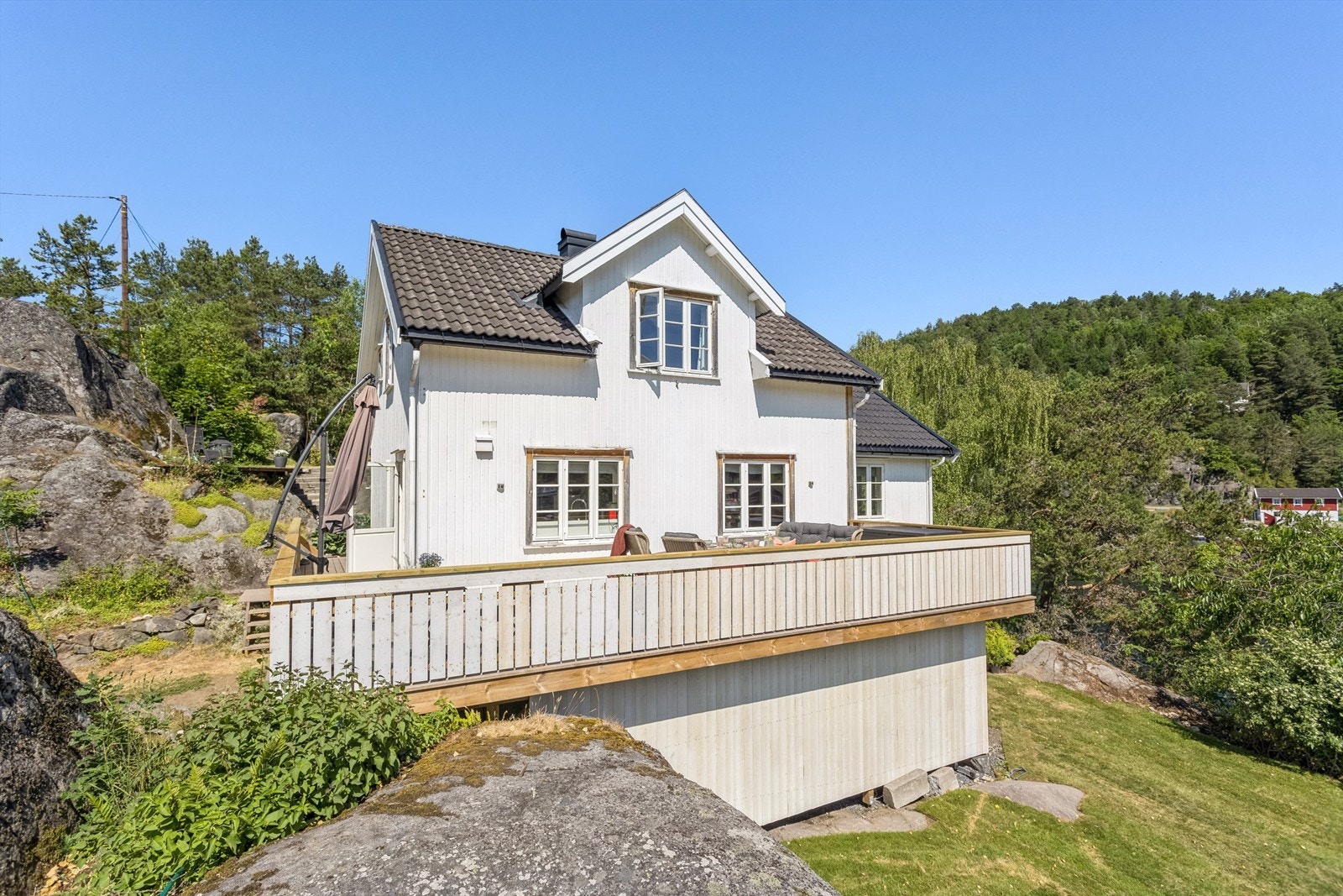 Innholdsrik bolig oppført over 3 plan Galleribilde