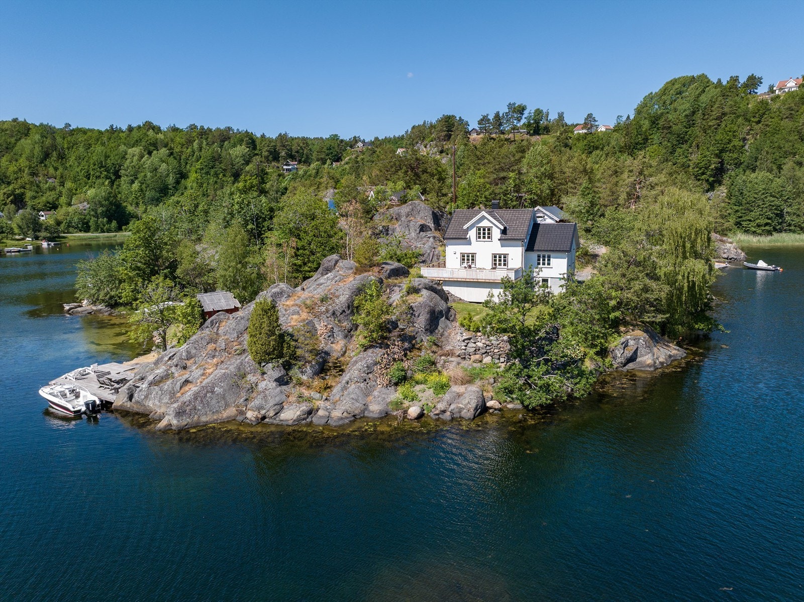 Stor og fin eiendom med lang strandlinje Galleribilde