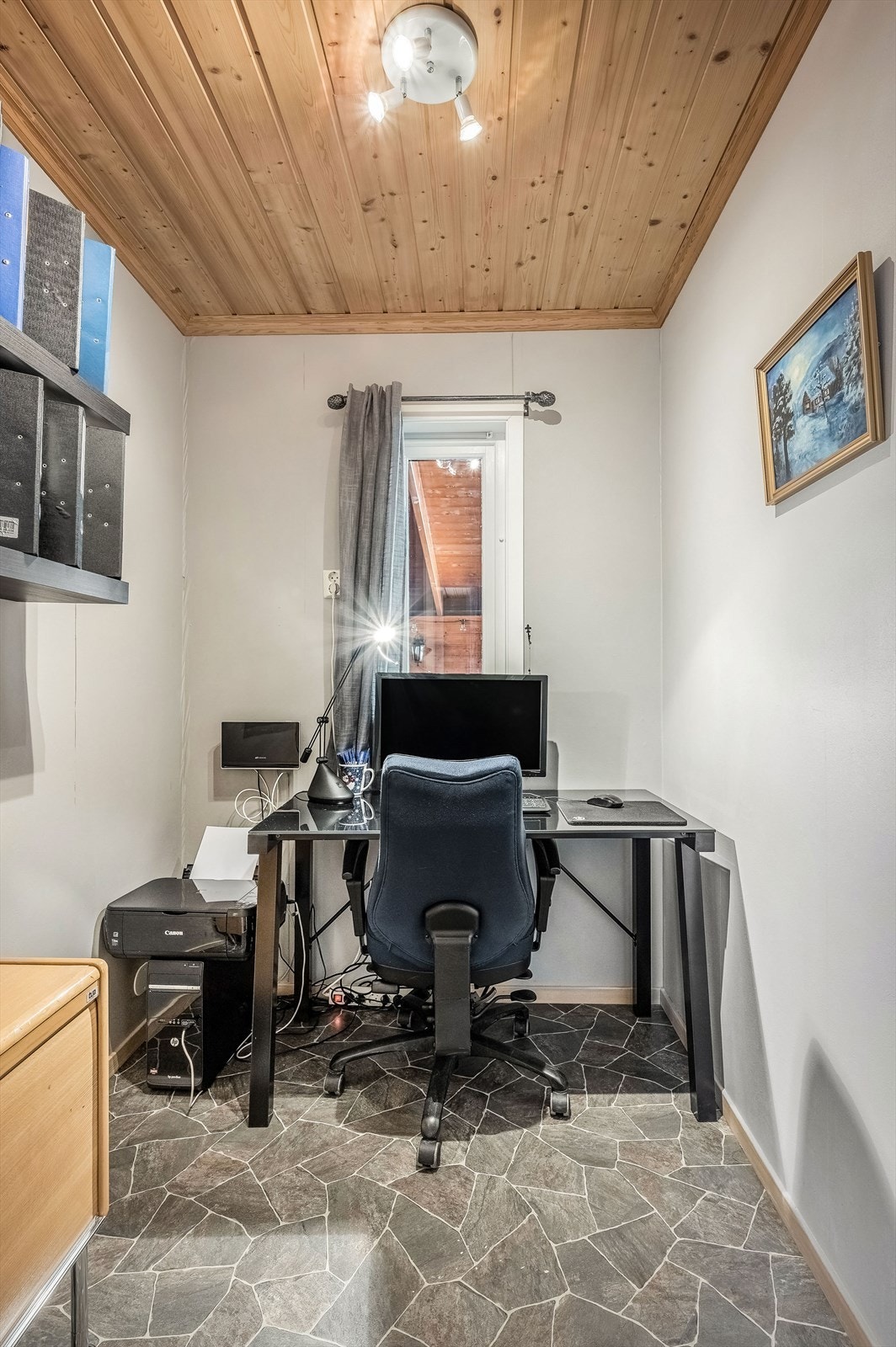 Boden i første etasje blir i dag brukt som et kontor. Galleribilde