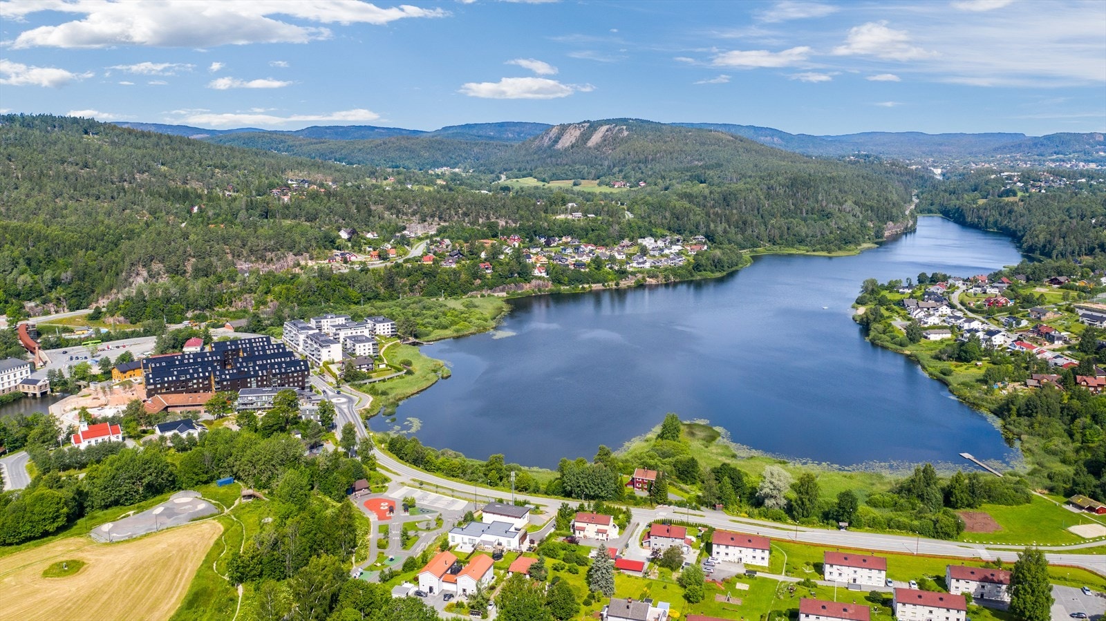 Gjellumvannet med gode turmuligheter sommer som vinter. Galleribilde