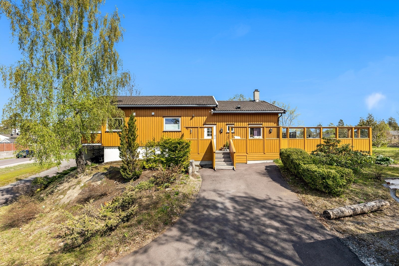 Enkel adkomst inn til boligen fra gårdsplass Galleribilde