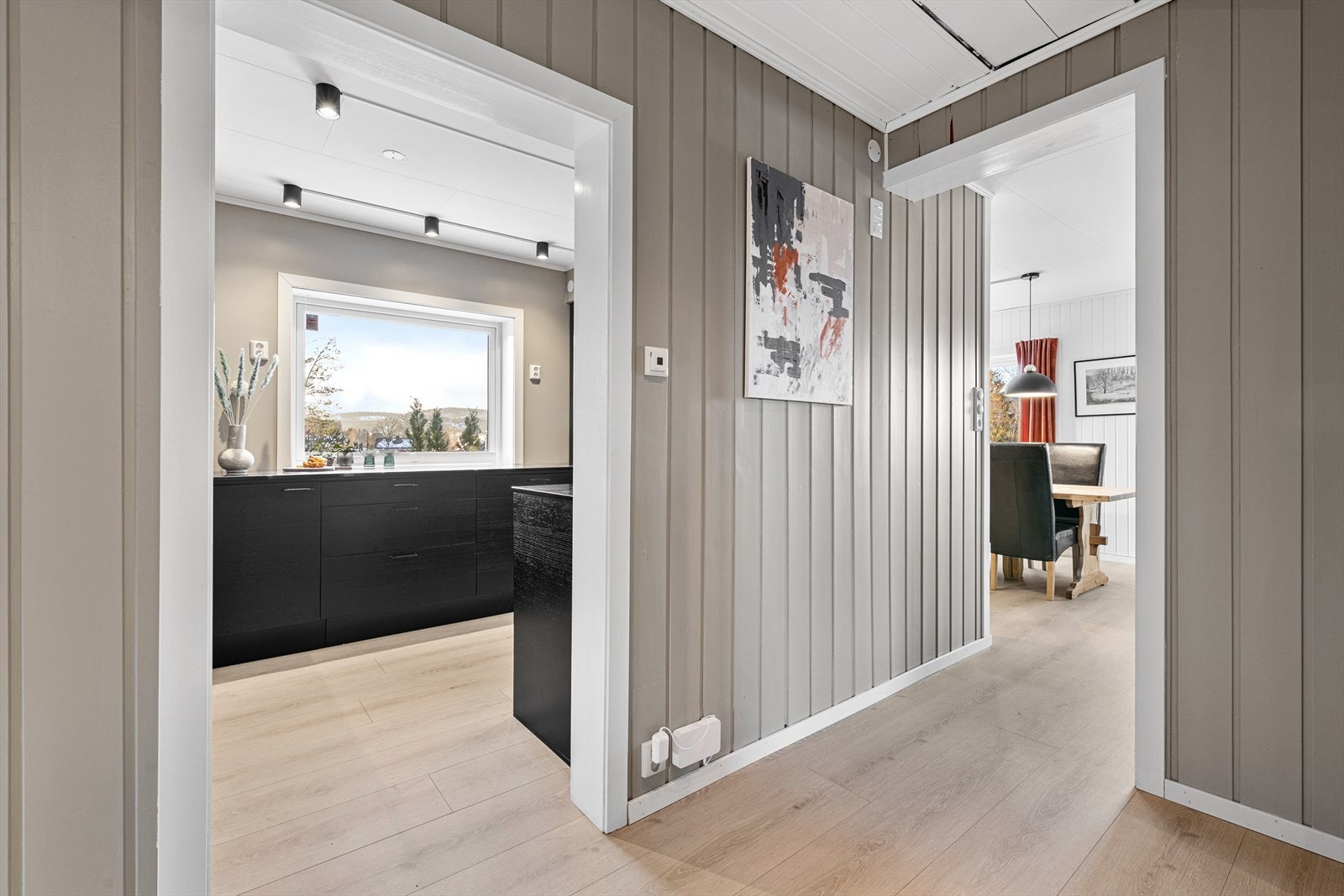 Retning kjøkken og spisestue. Galleribilde