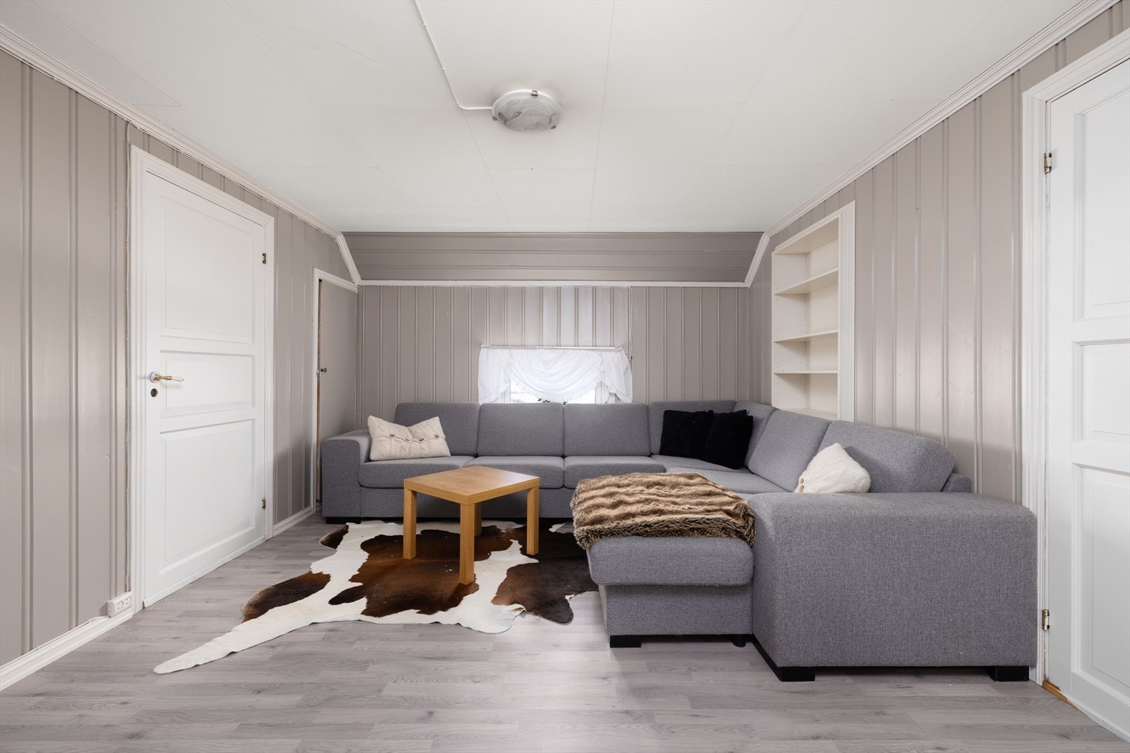 Oppholdsrom/stue i 2.etasje. Galleribilde