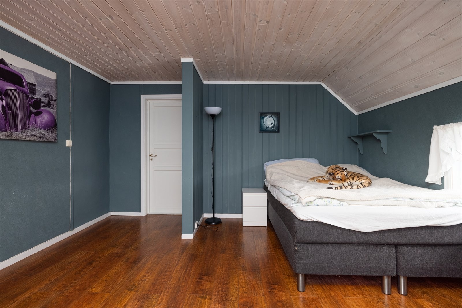 Alle soverommene er romslige og med god plass til soveromsmøbler. Galleribilde