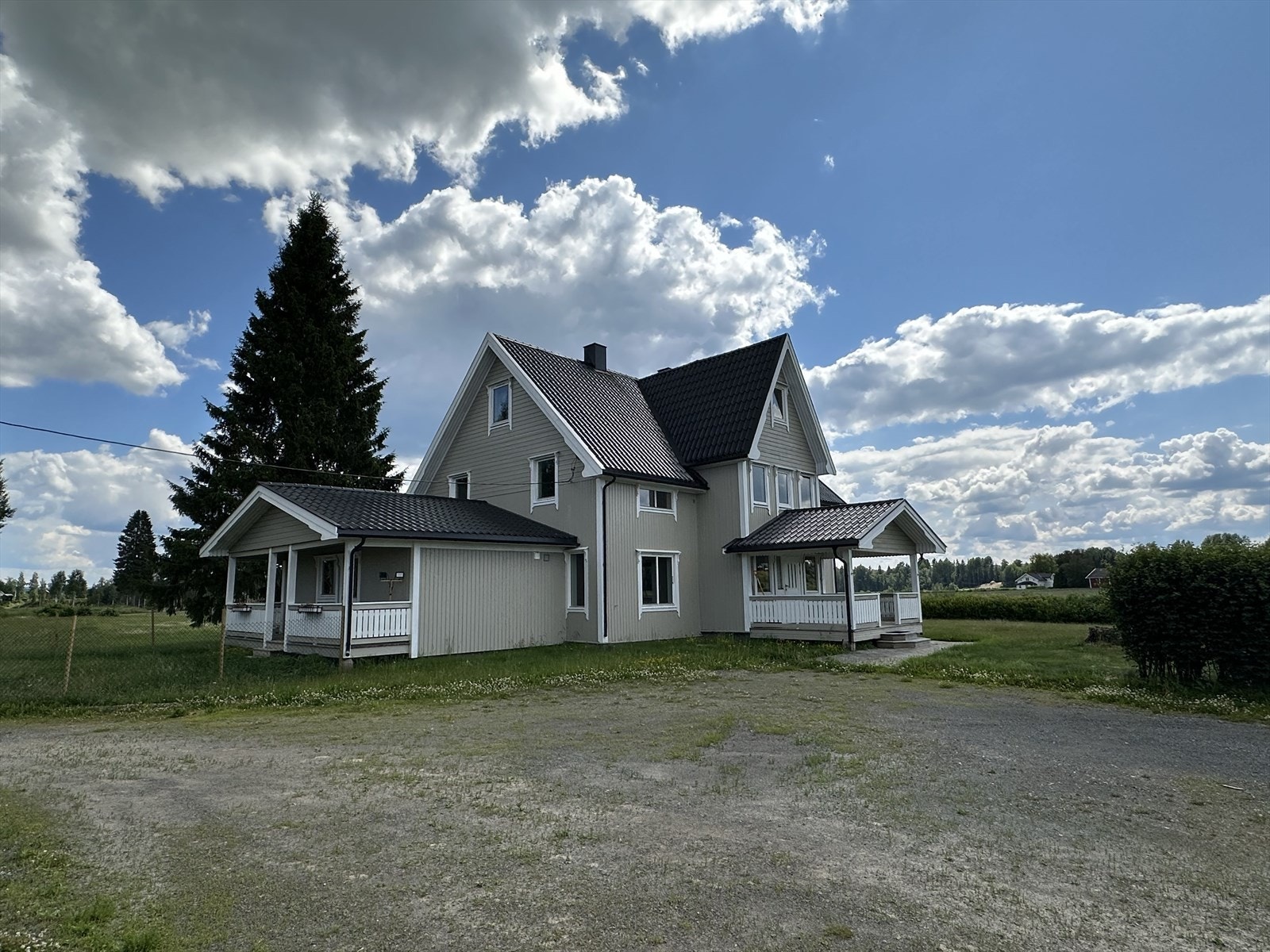 Fasaden ble malt i 2021. Galleribilde