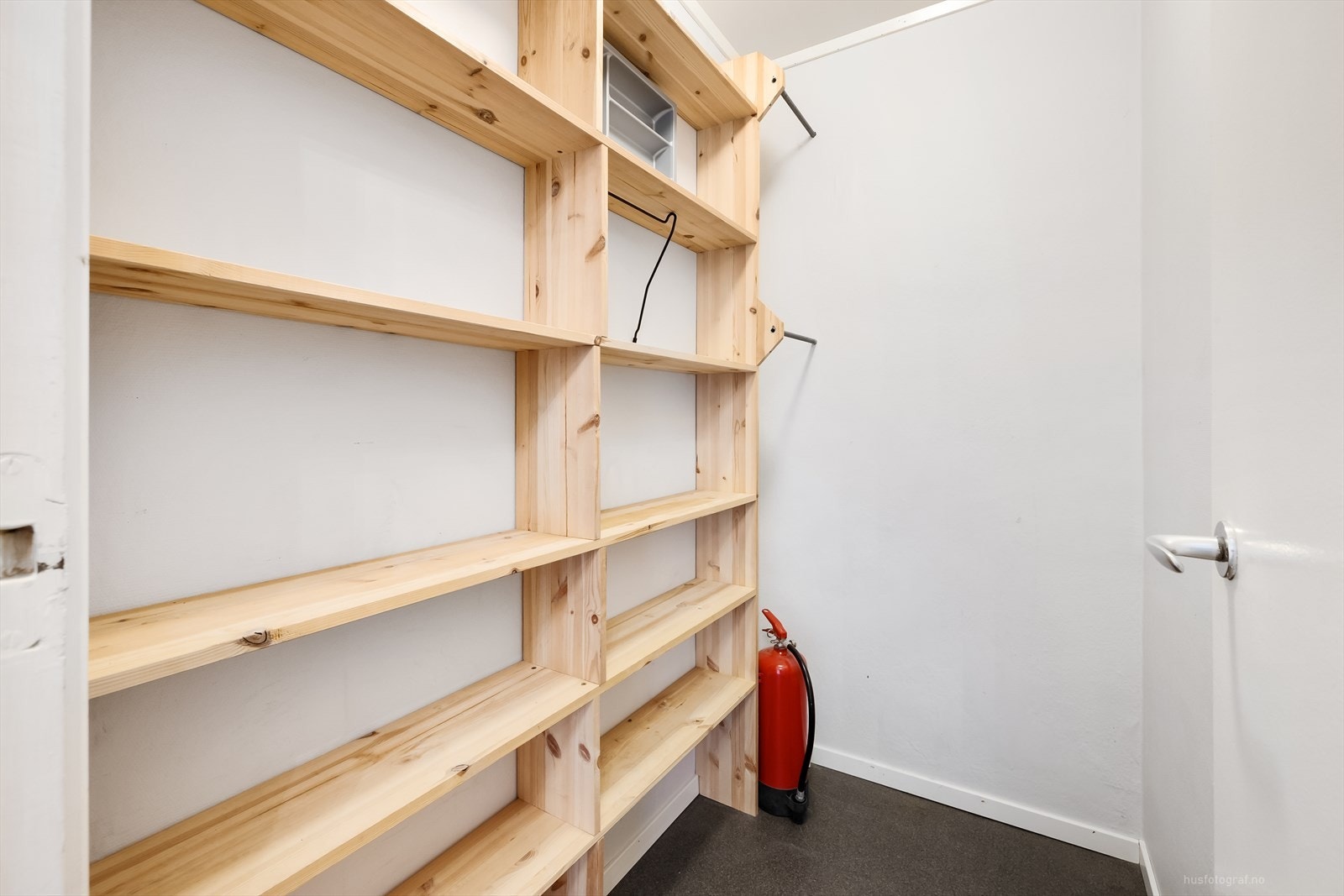 Praktisk stor bod i leiligheten (også bod i kjeller) Galleribilde