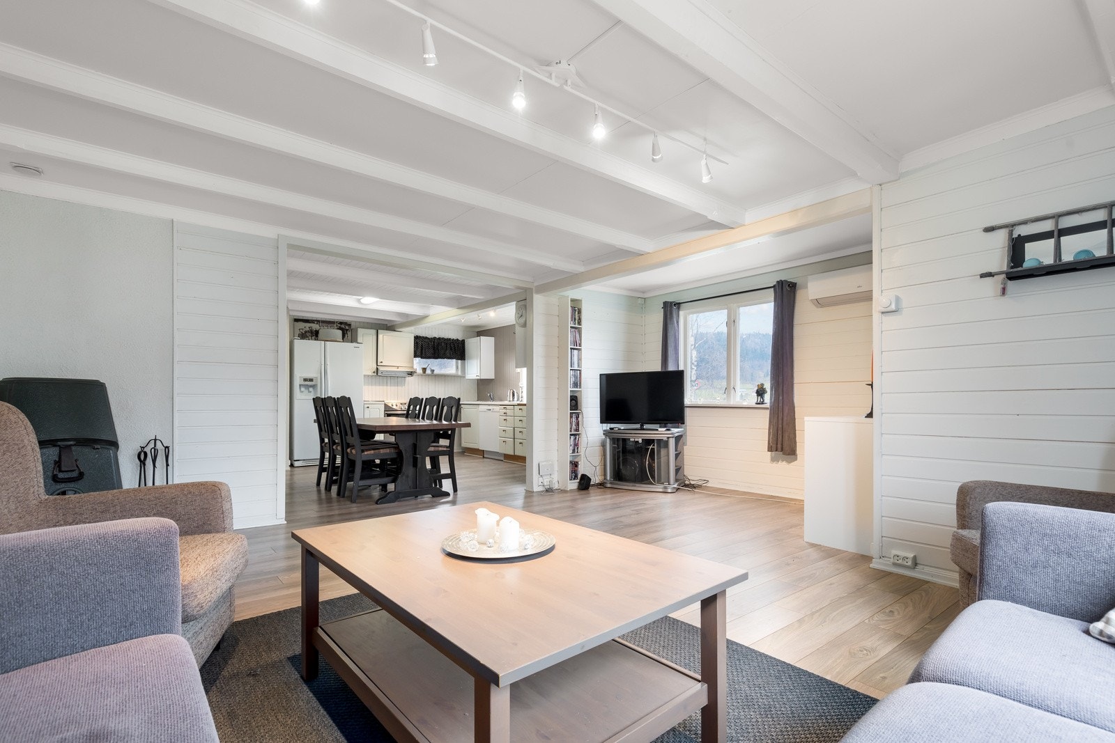 God plass til sofakrok på stua. Galleribilde