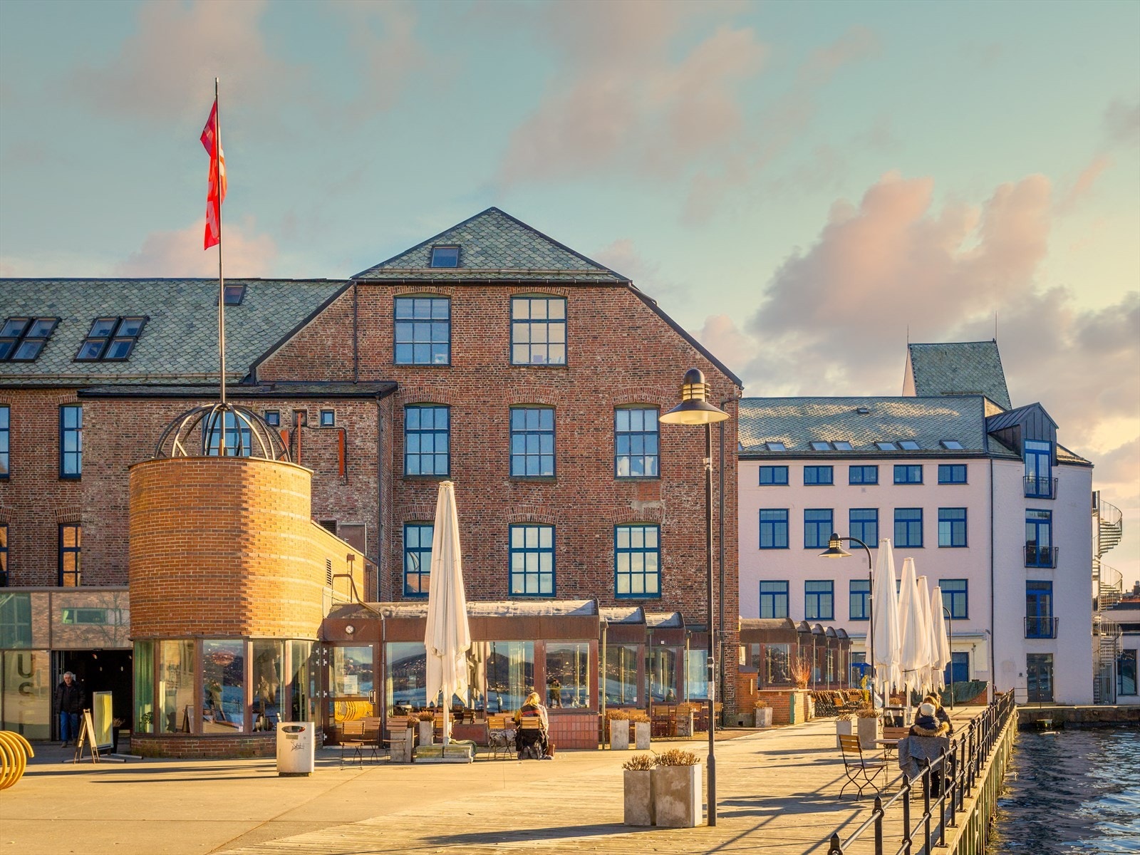 Populære USF Verftet hvor man kan bade, spise eller gå på konserter ligger i gangavstand fra leiligheten. Galleribilde