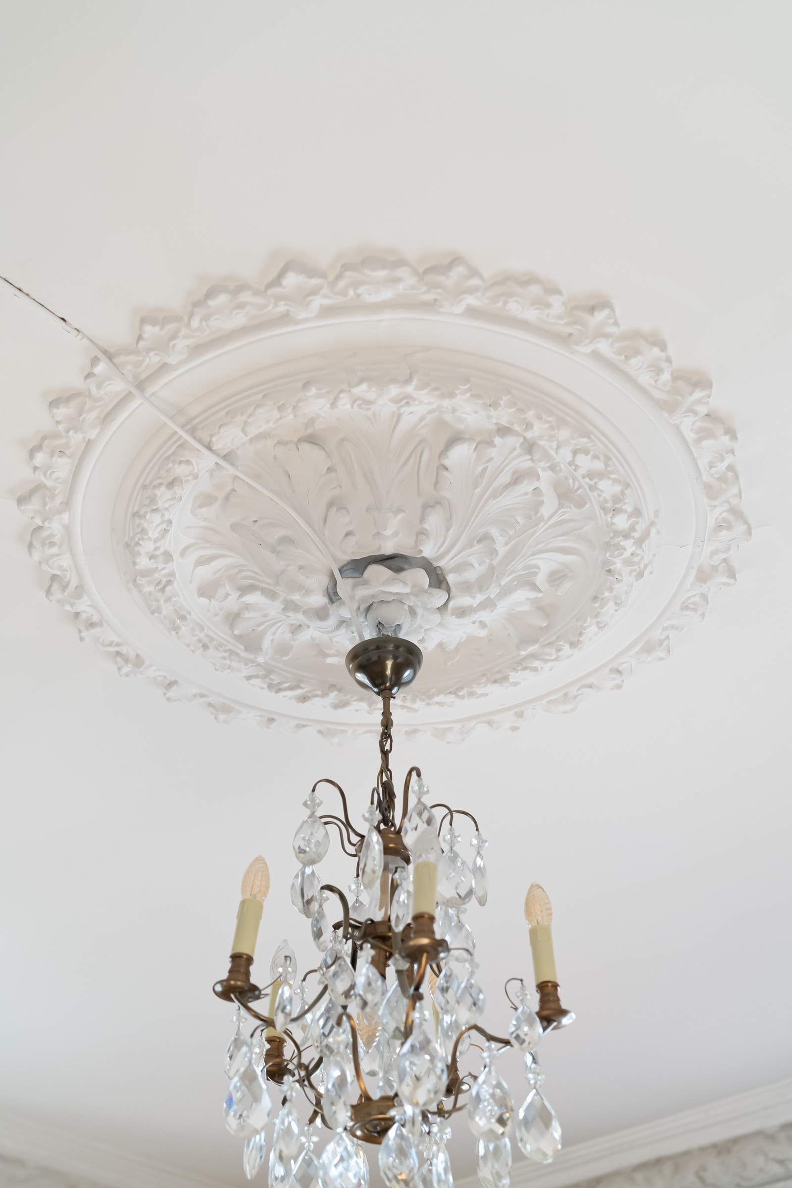 Flotte detaljer med takrosetter og ekstra god takhøyde. Galleribilde