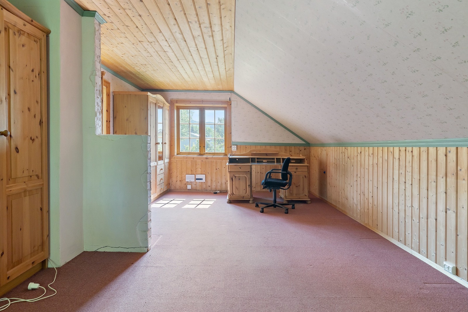 Soverommet er på hele 25,5 kvm og har god plass til både dobbeltseng, nattbord og garderobeløsning. Galleribilde