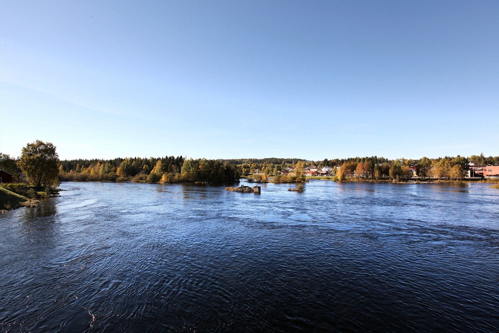 Boligen ligger nært naturskjønne omgivelser Galleribilde