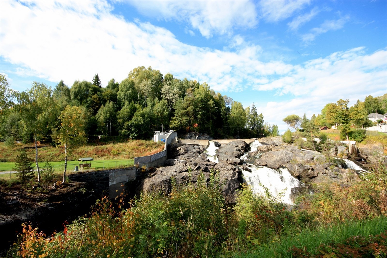 Boligen ligger nært naturskjønne omgivelser Galleribilde
