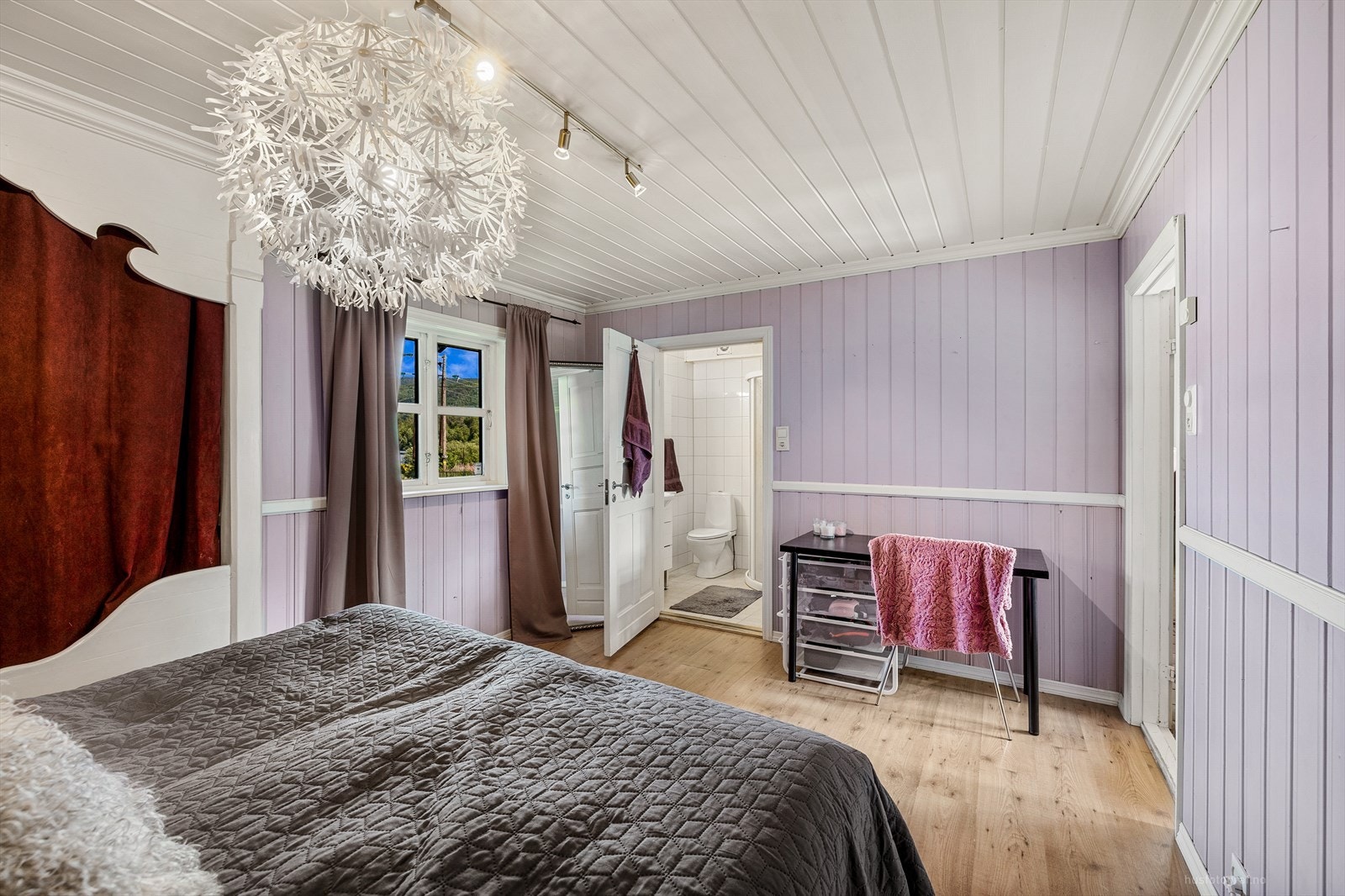 Soverom 1 etg (eget bad) Galleribilde