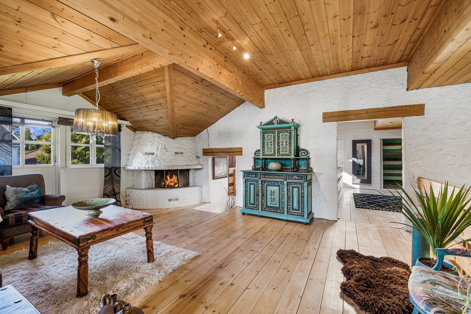 Stue i 2 etg med flott oppmurt peis Galleribilde