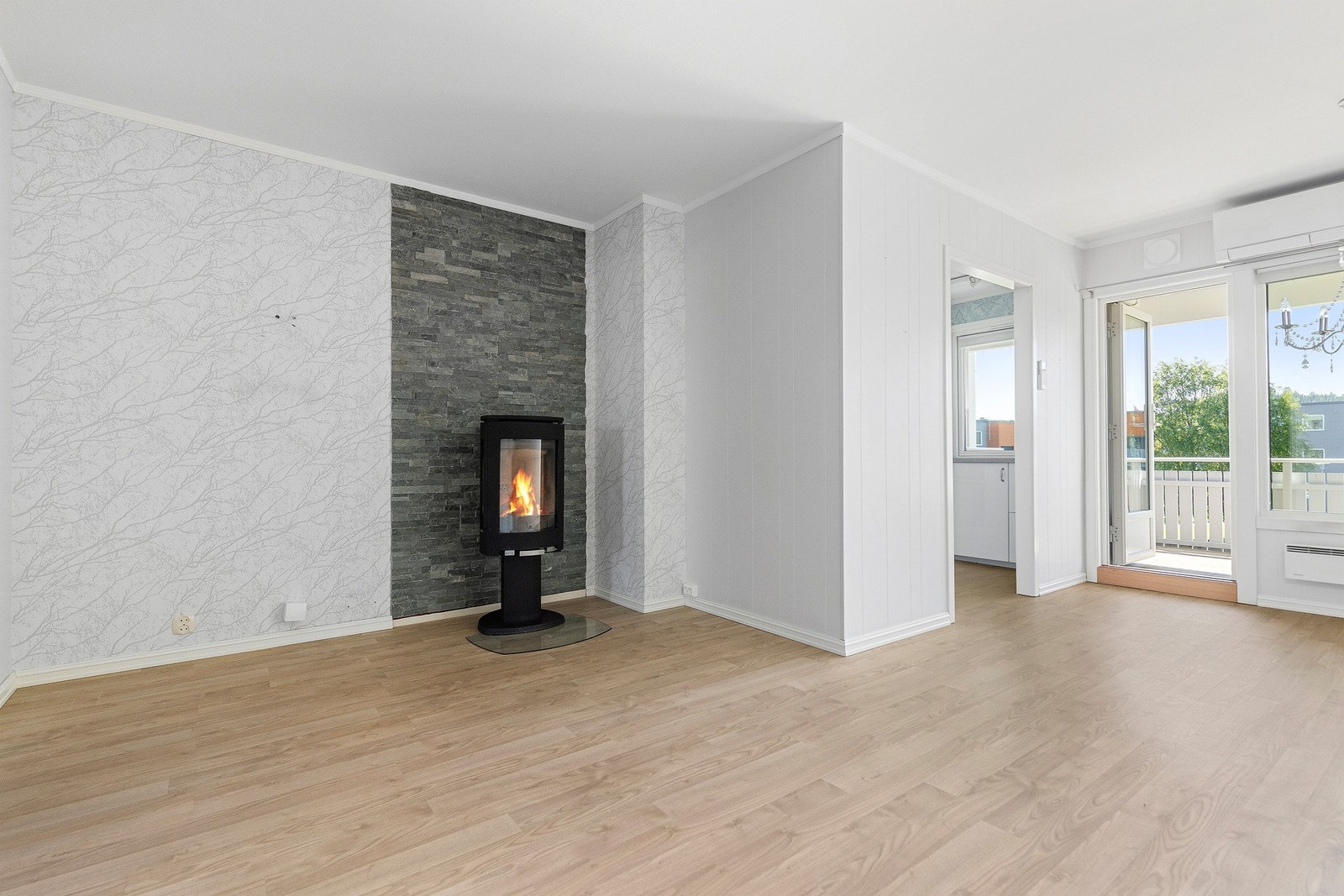 Åpen og lys stue på ca. 19,5 kvm Galleribilde
