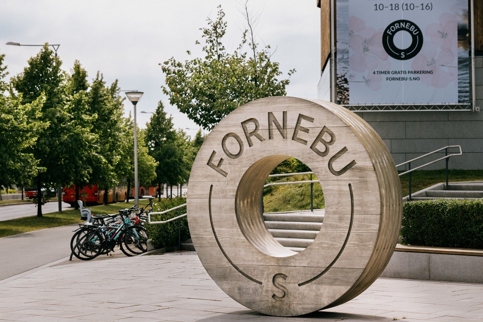 Fornebu Senter ligger i gangavstand fra leiligheten. Galleribilde