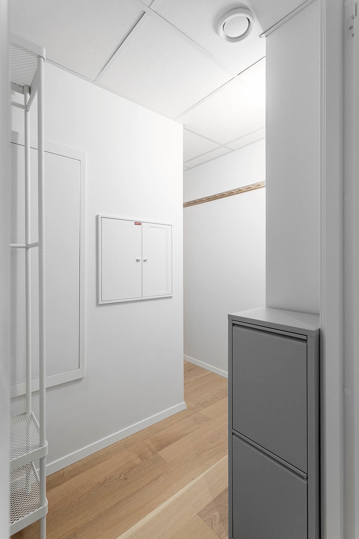 Praktisk innvendig bod/teknisk rom. I tillegg disponerer leiligheten kjellerbod. Galleribilde