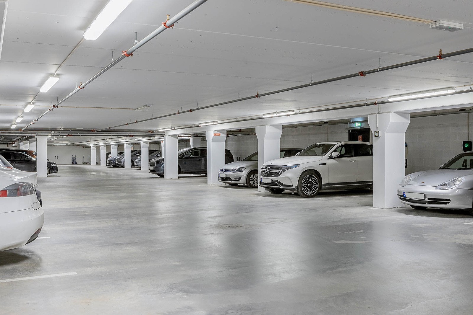 Fast garasjeplass medfølger leiligheten. (Plass nr. 43). Galleribilde